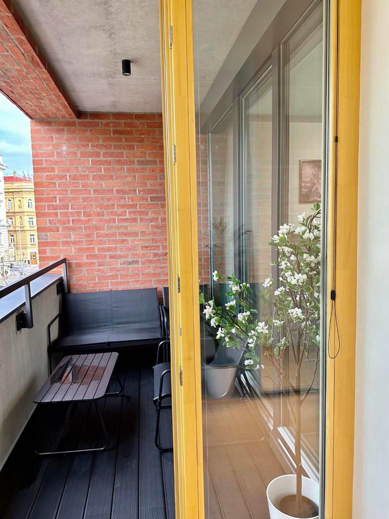 The Peony In Smichov, 5 Apartamento *