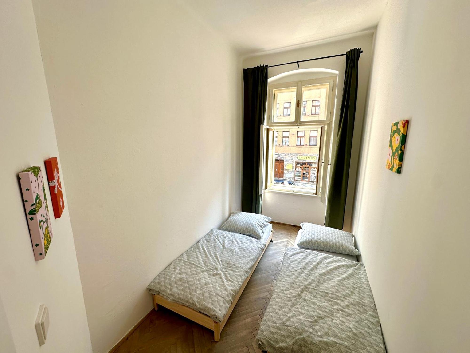 Location In Prague! 4 Bedrooms And Super Host! Apartment *