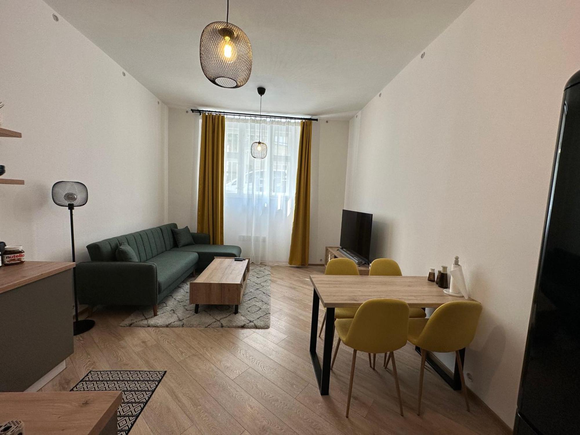 Modern In The Heart Of Vrsovice Apartment *