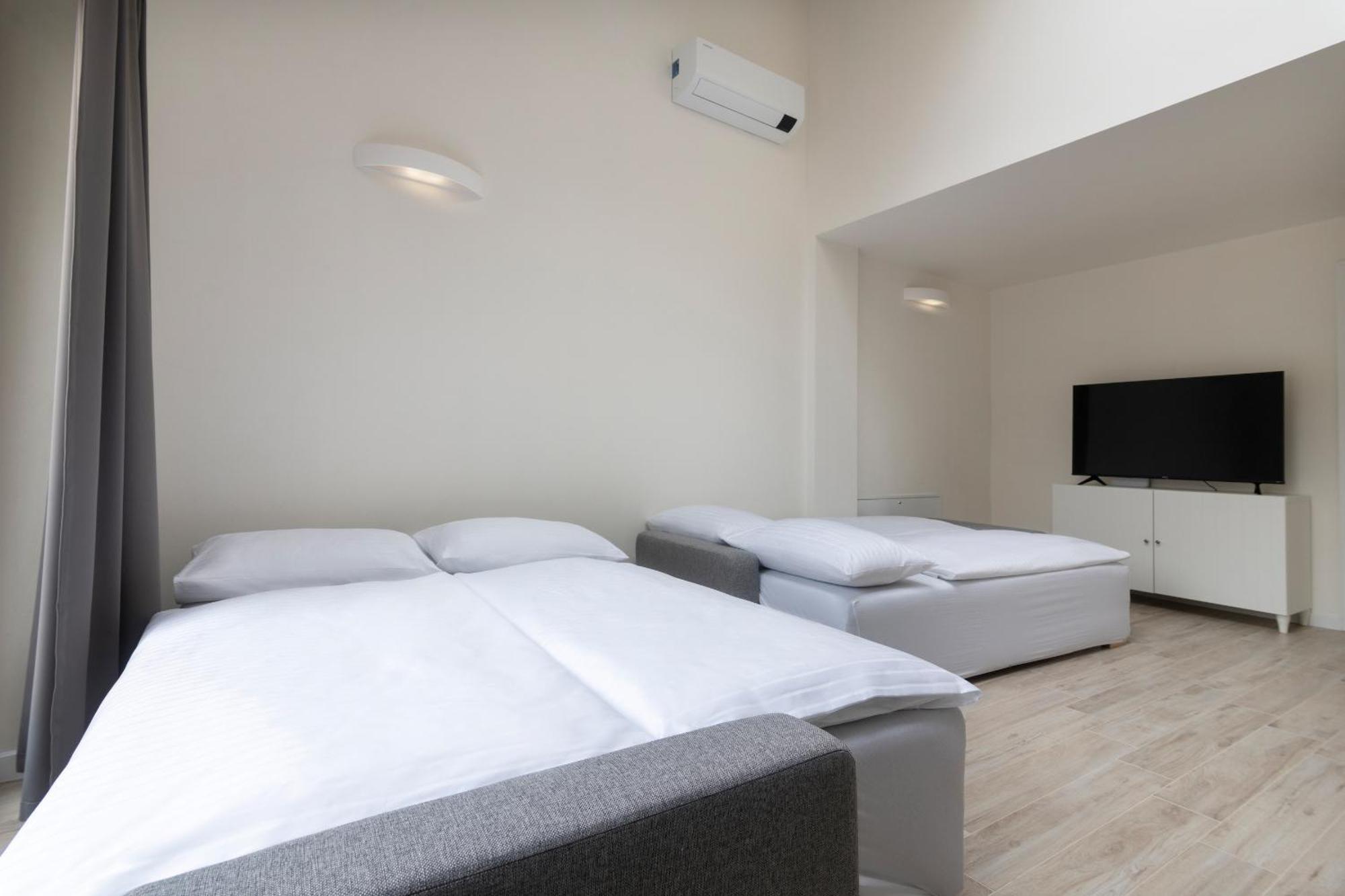 Aparthotel Kinsky Garden And By Dwellfort 4*