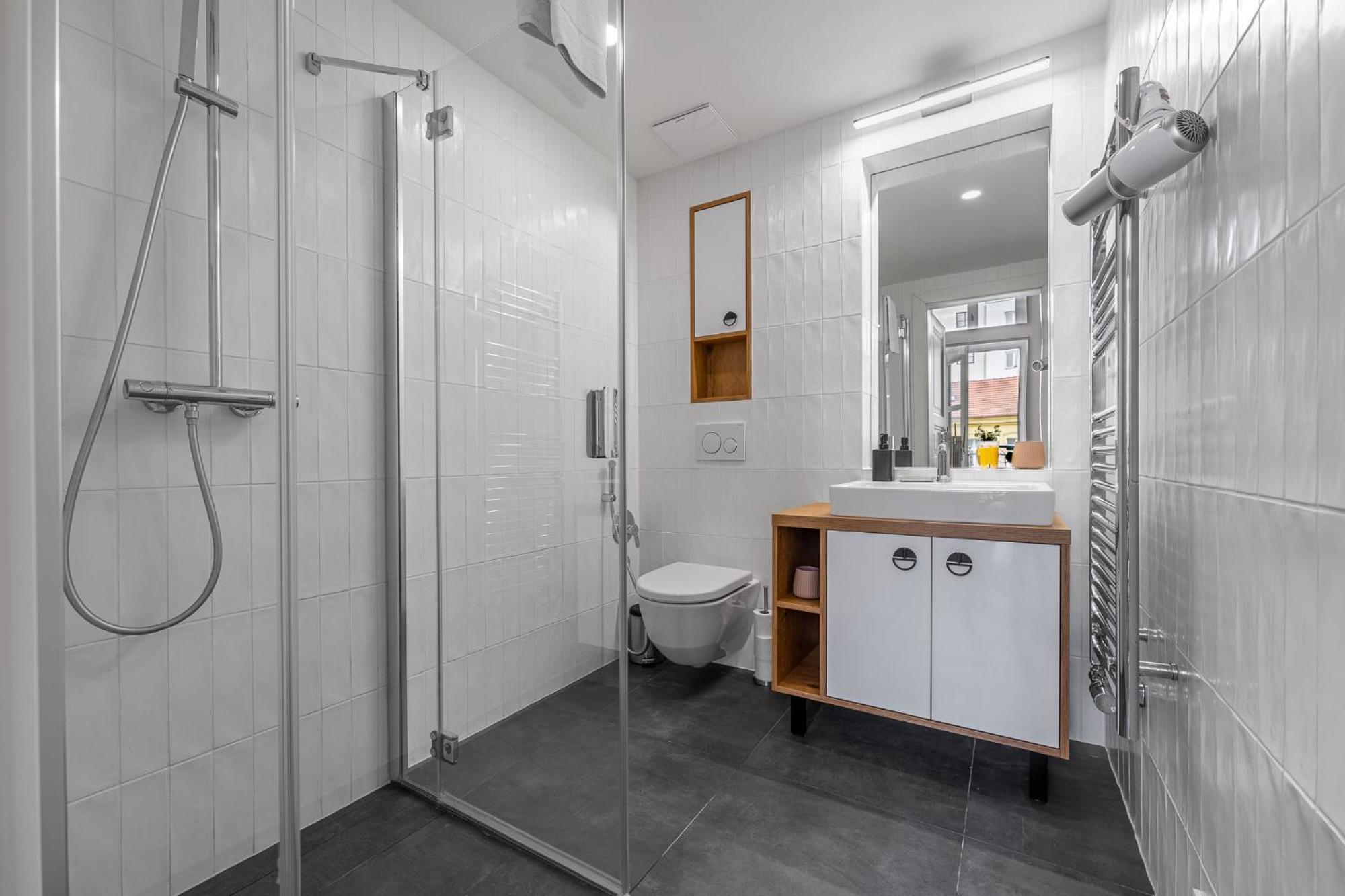 Elegant Located In The Centre Of