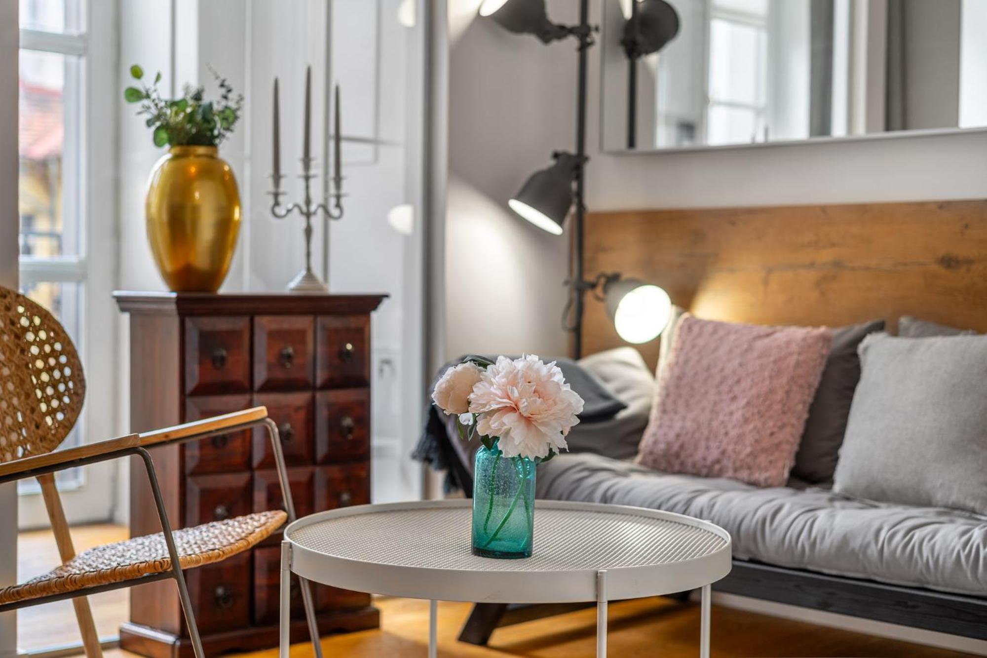 Elegant Located In The Centre Of Apartment *