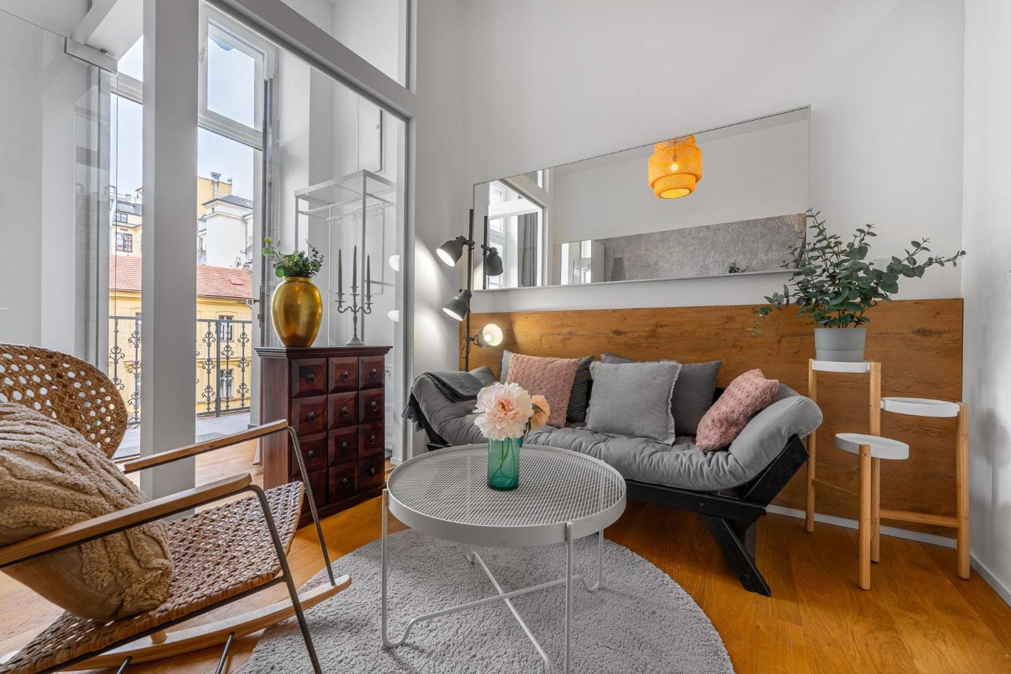Elegant Located In The Centre Of *