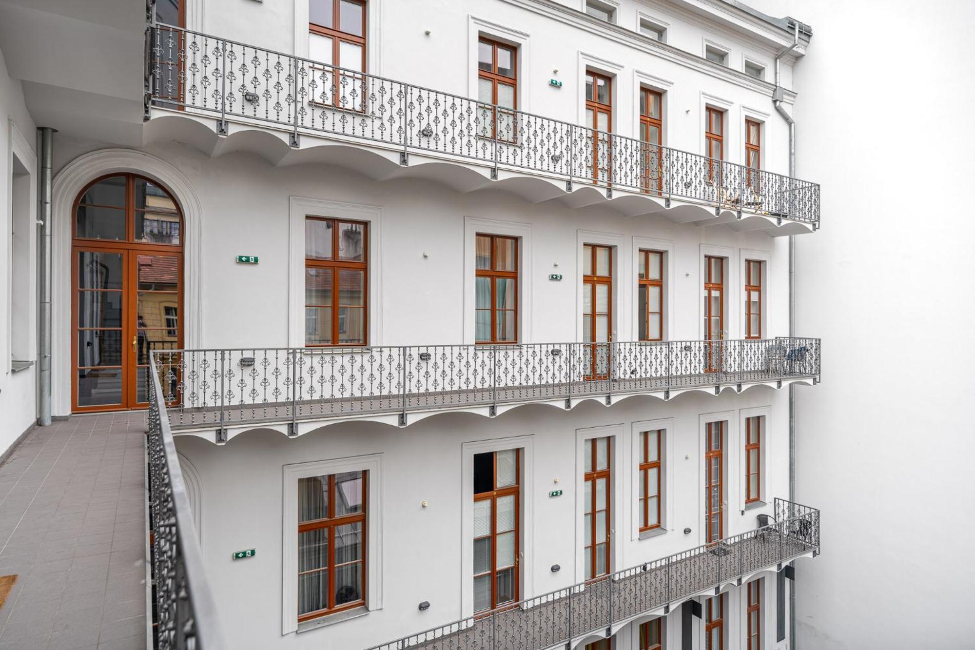 Elegant Located In The Centre Of Apartment