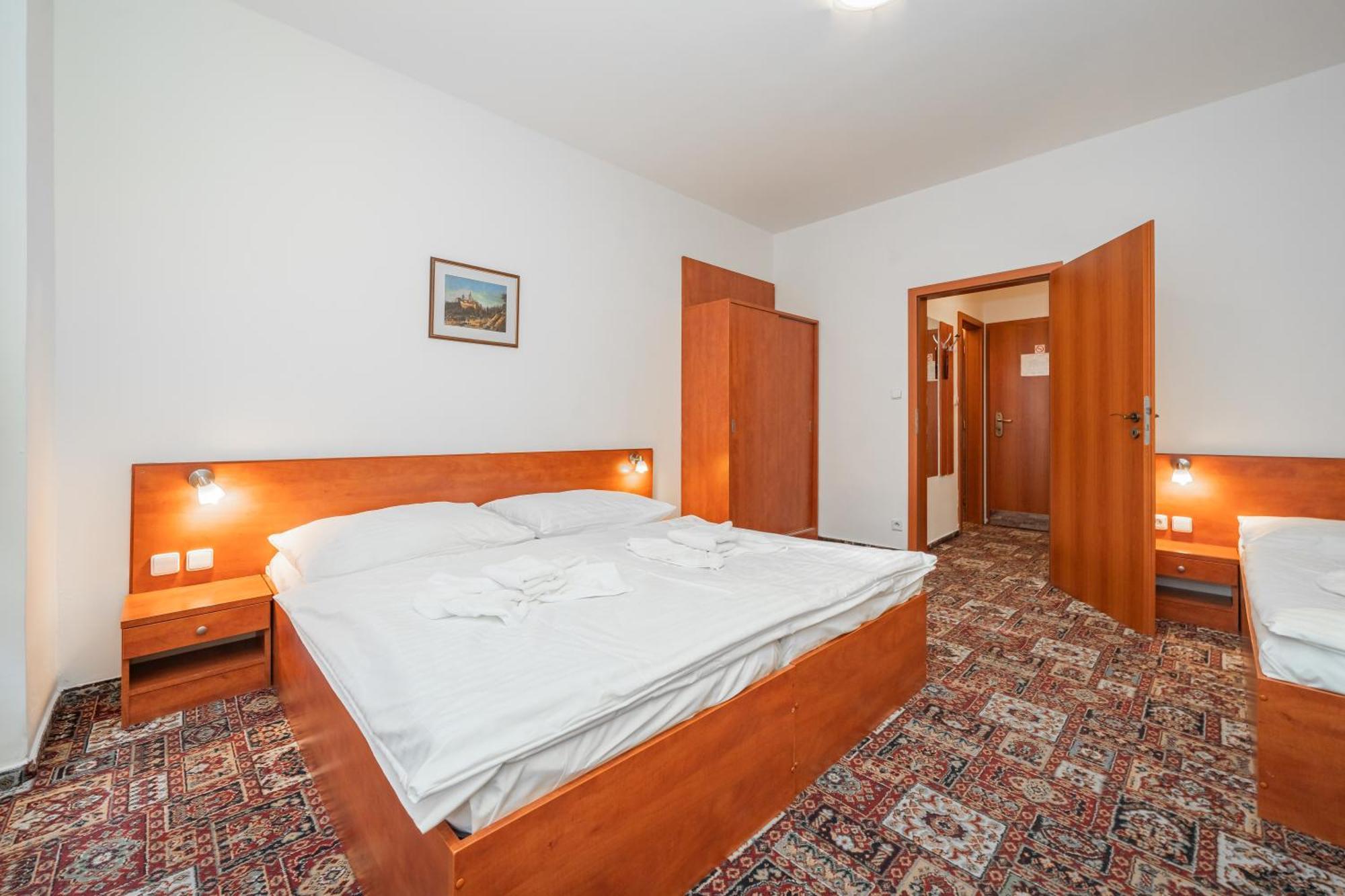 Otel De Luxe