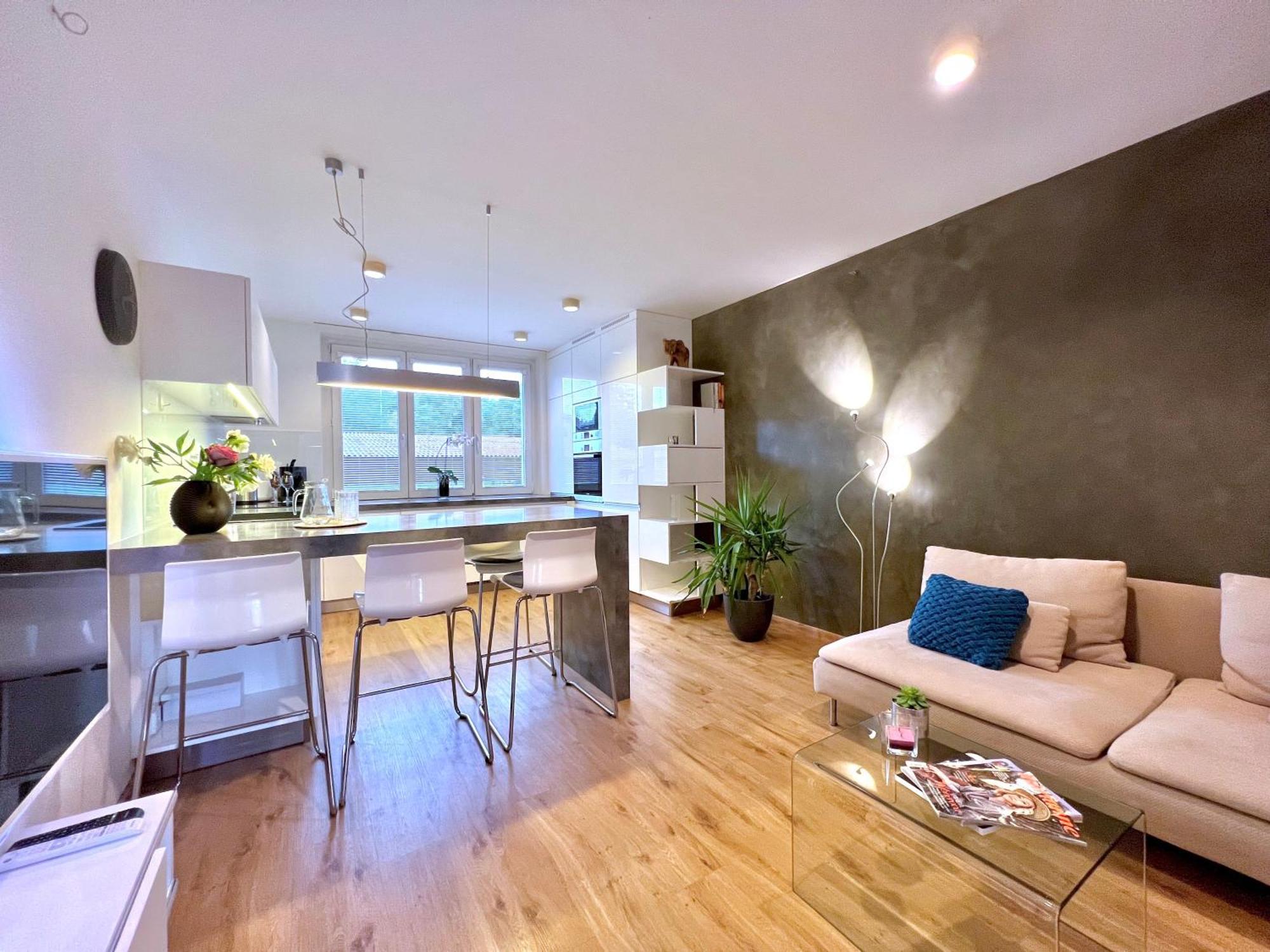 Jana's Apartment, Free Parking