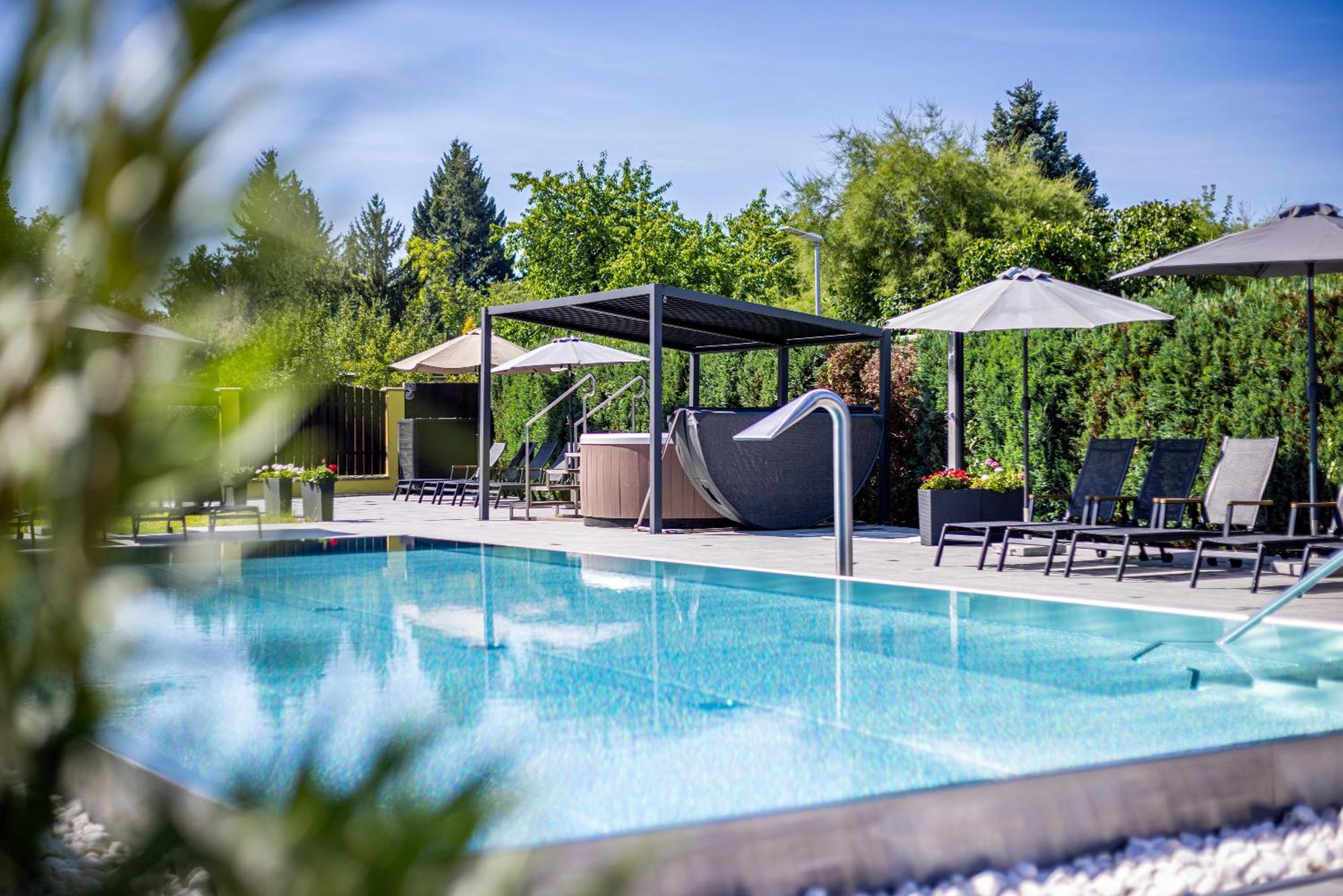 Aura Design&garden Pool Hotel Prag