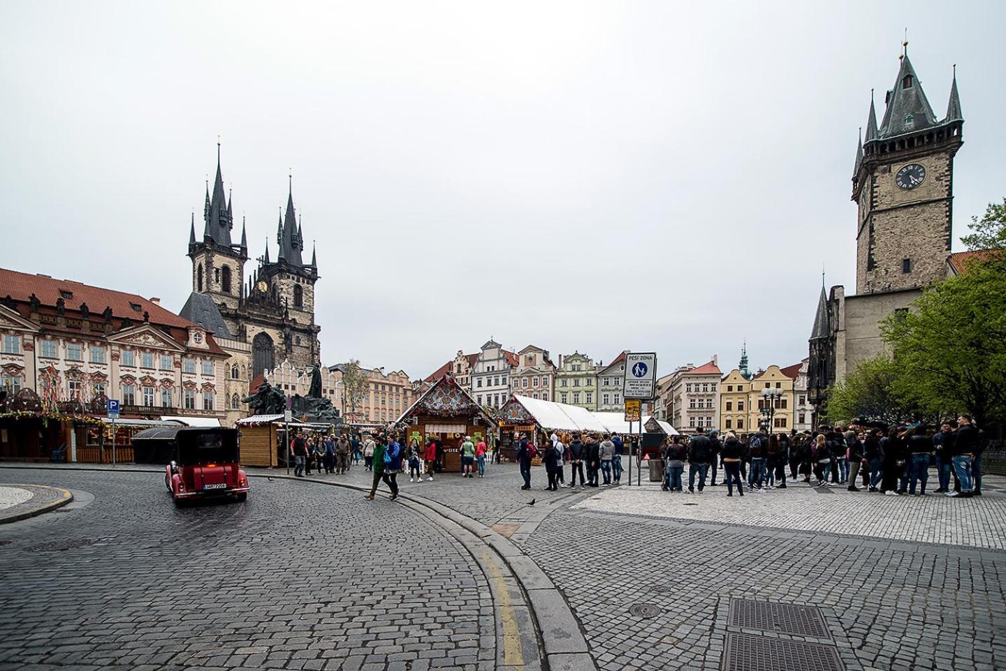 Quiet In The Old Town * Prag
