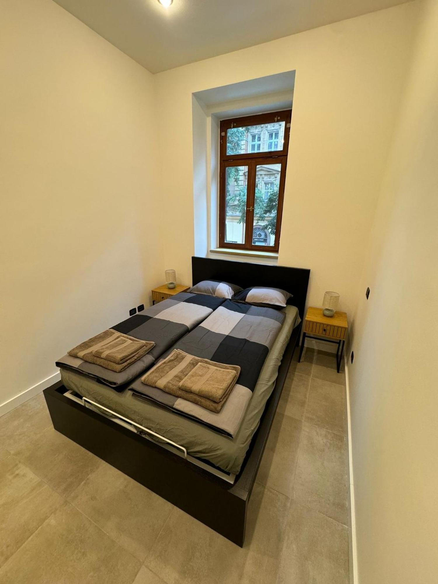 Cool Vitkova With Balcony Apartment *