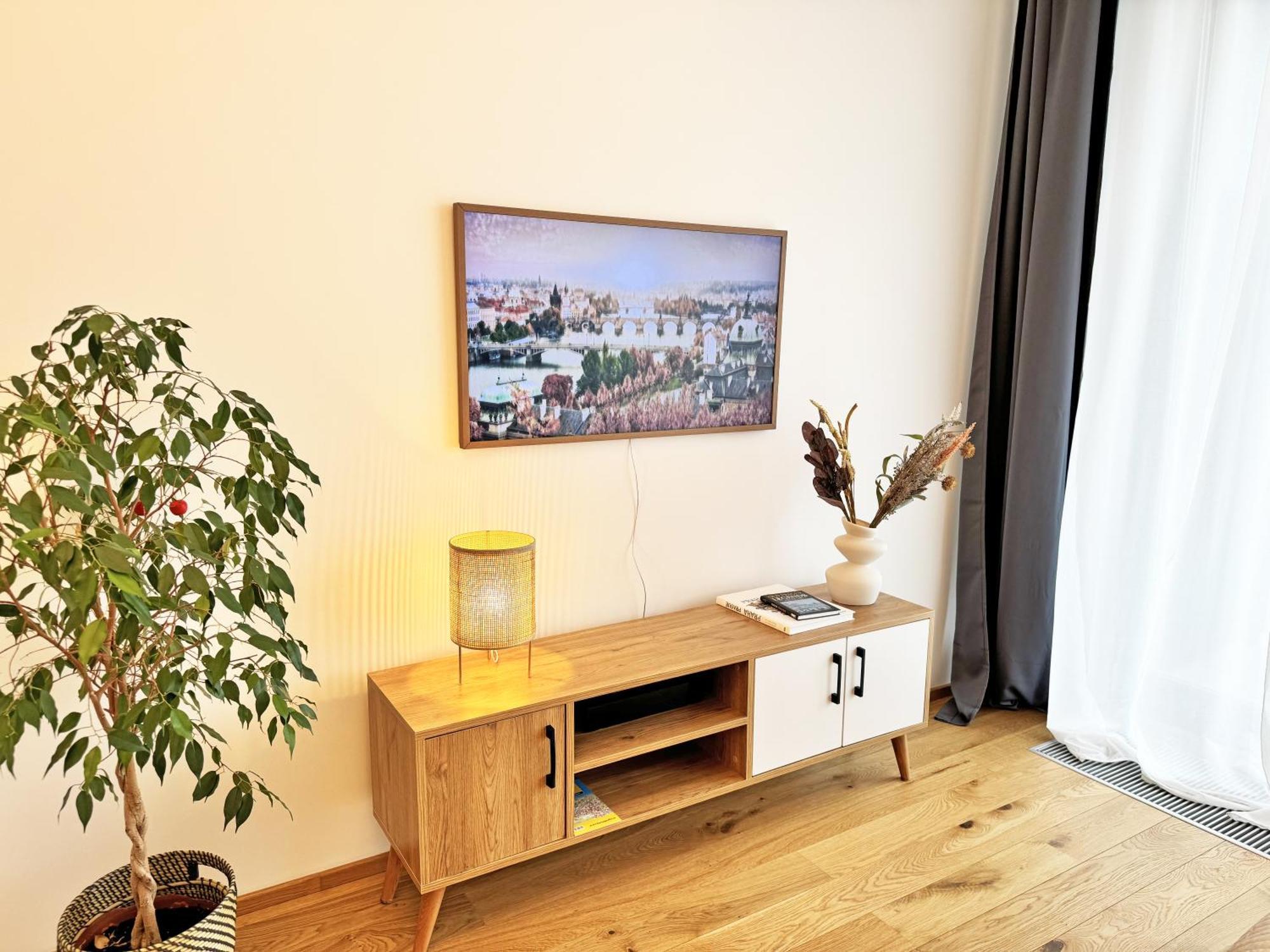 New Studio, King Bed, Free Parking, Terrace * Praga