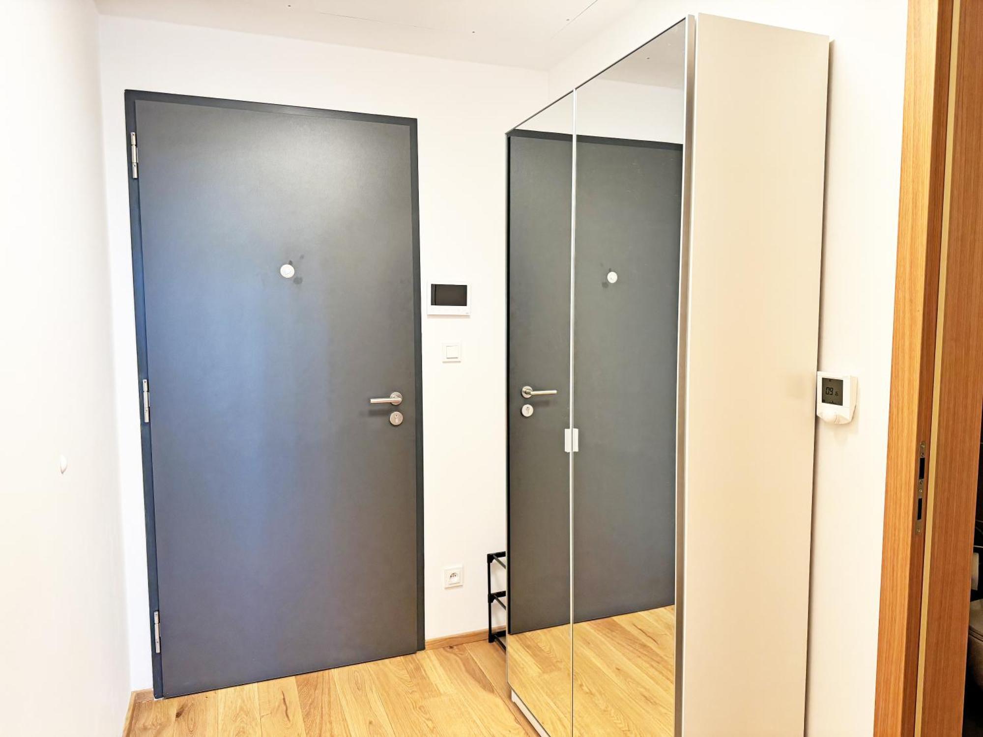 New Studio, King Bed, Free Parking, Terrace Apartamento