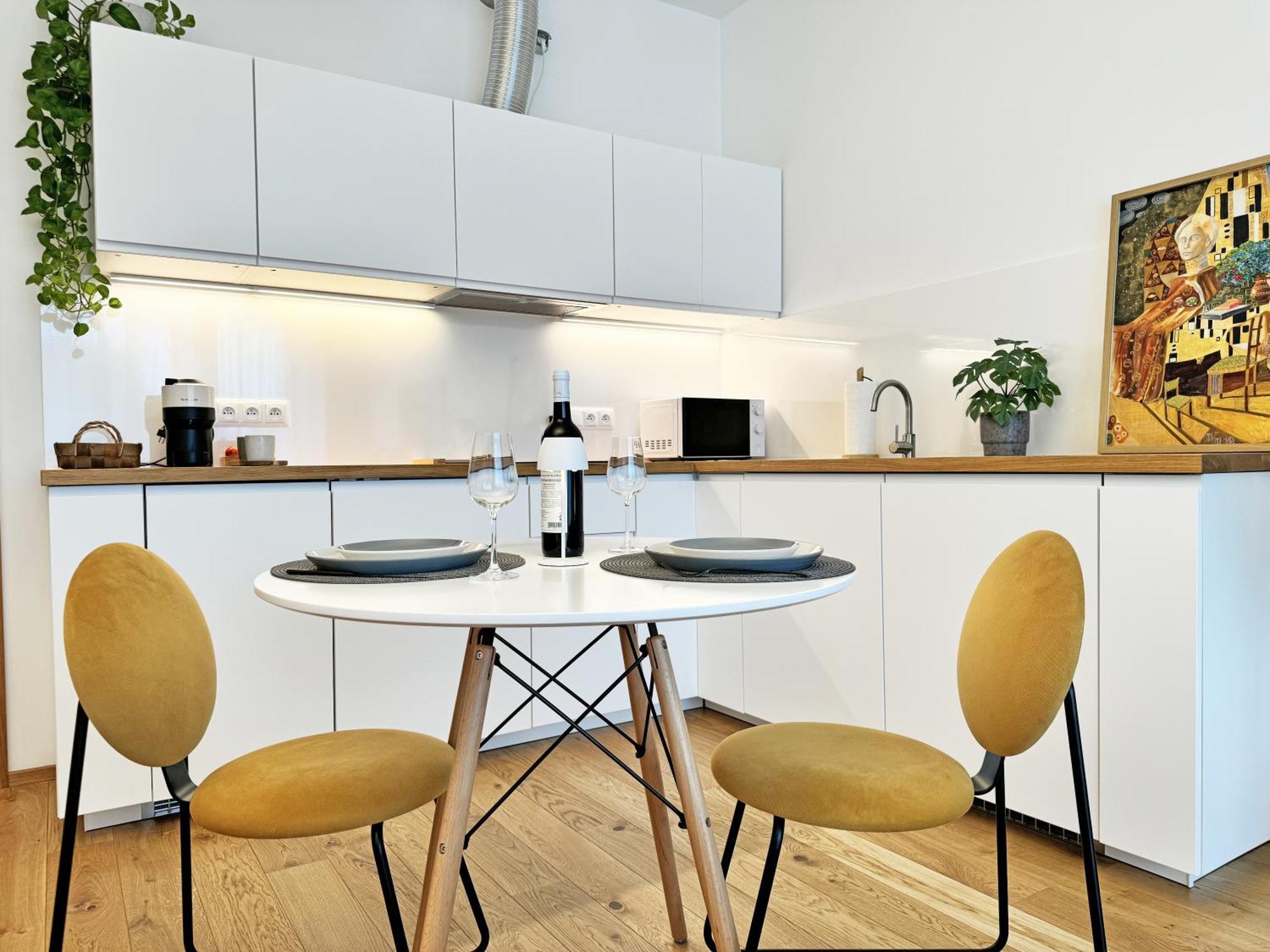 New Studio, King Bed, Free Parking, Terrace Apartamento