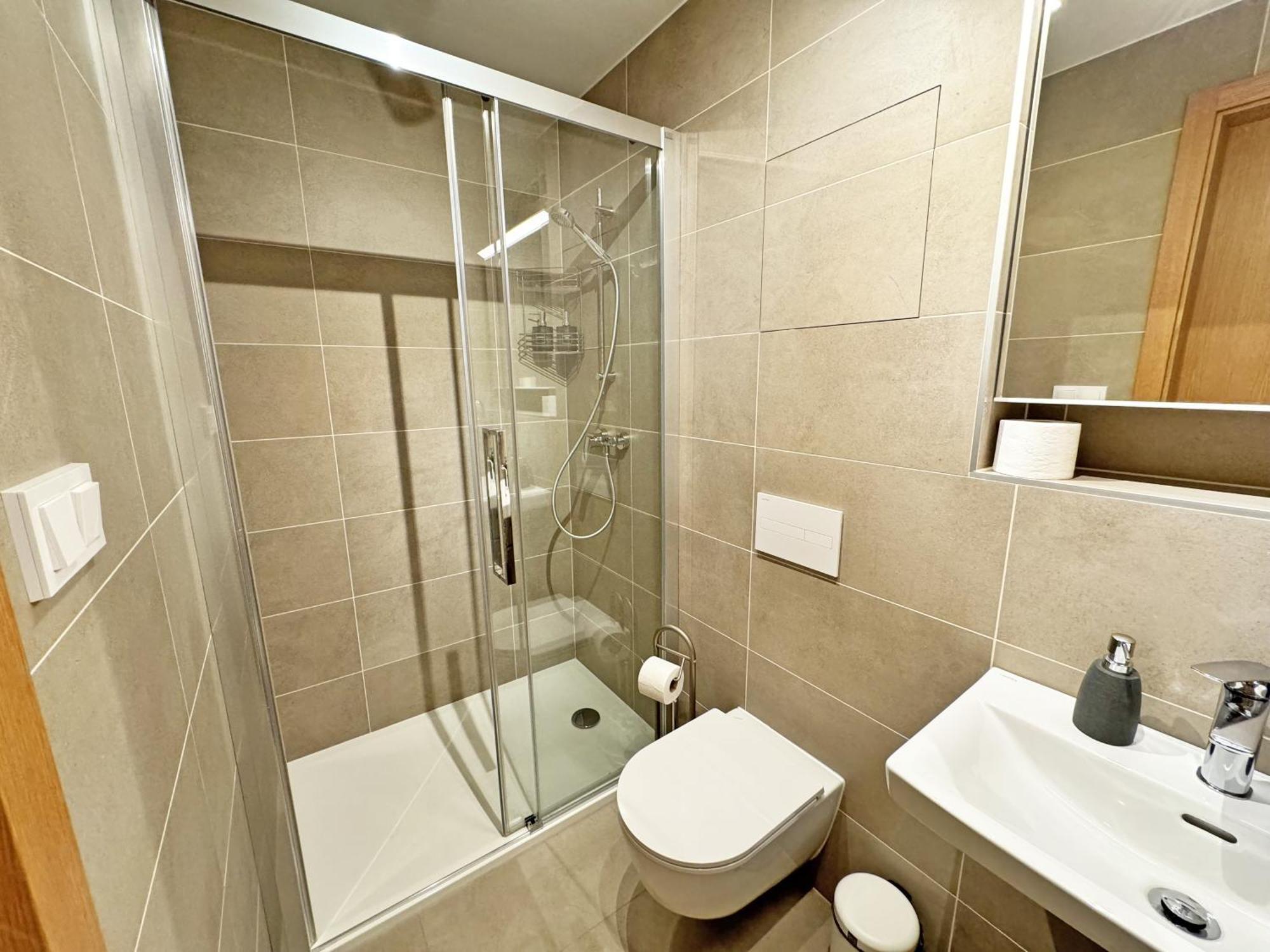 Apartamento New Studio, King Bed, Free Parking, Terrace *