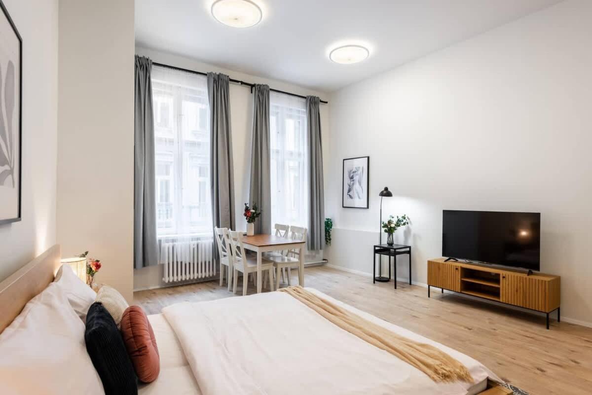 Daire Elegant Spacious Old Town *