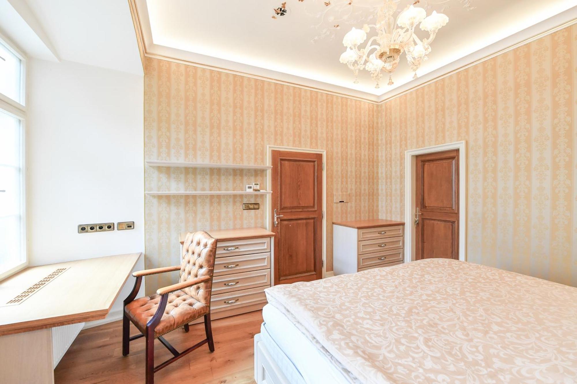 St Giles Sauna And Pool Table Apt Praga