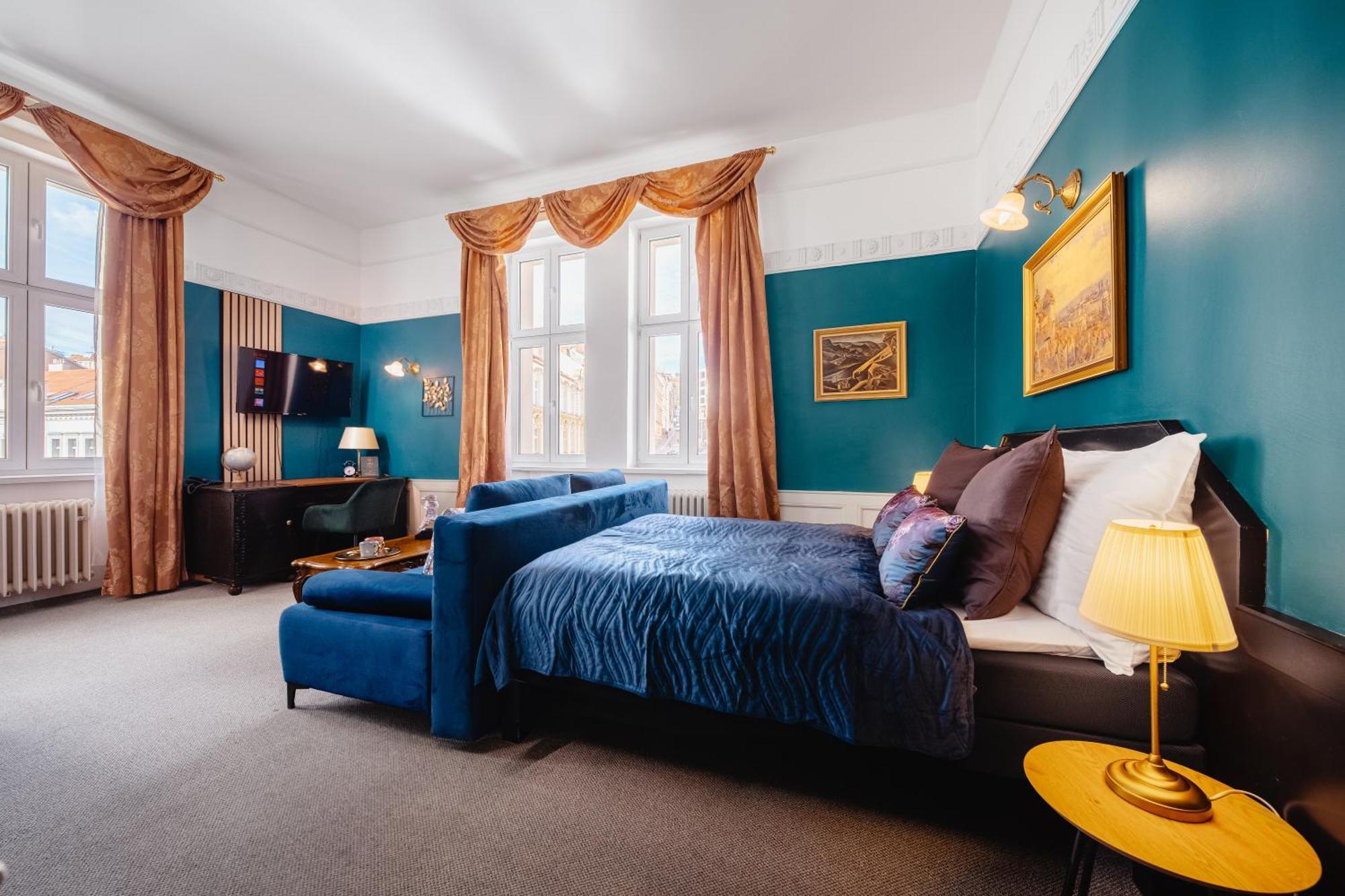 1885 Hotel