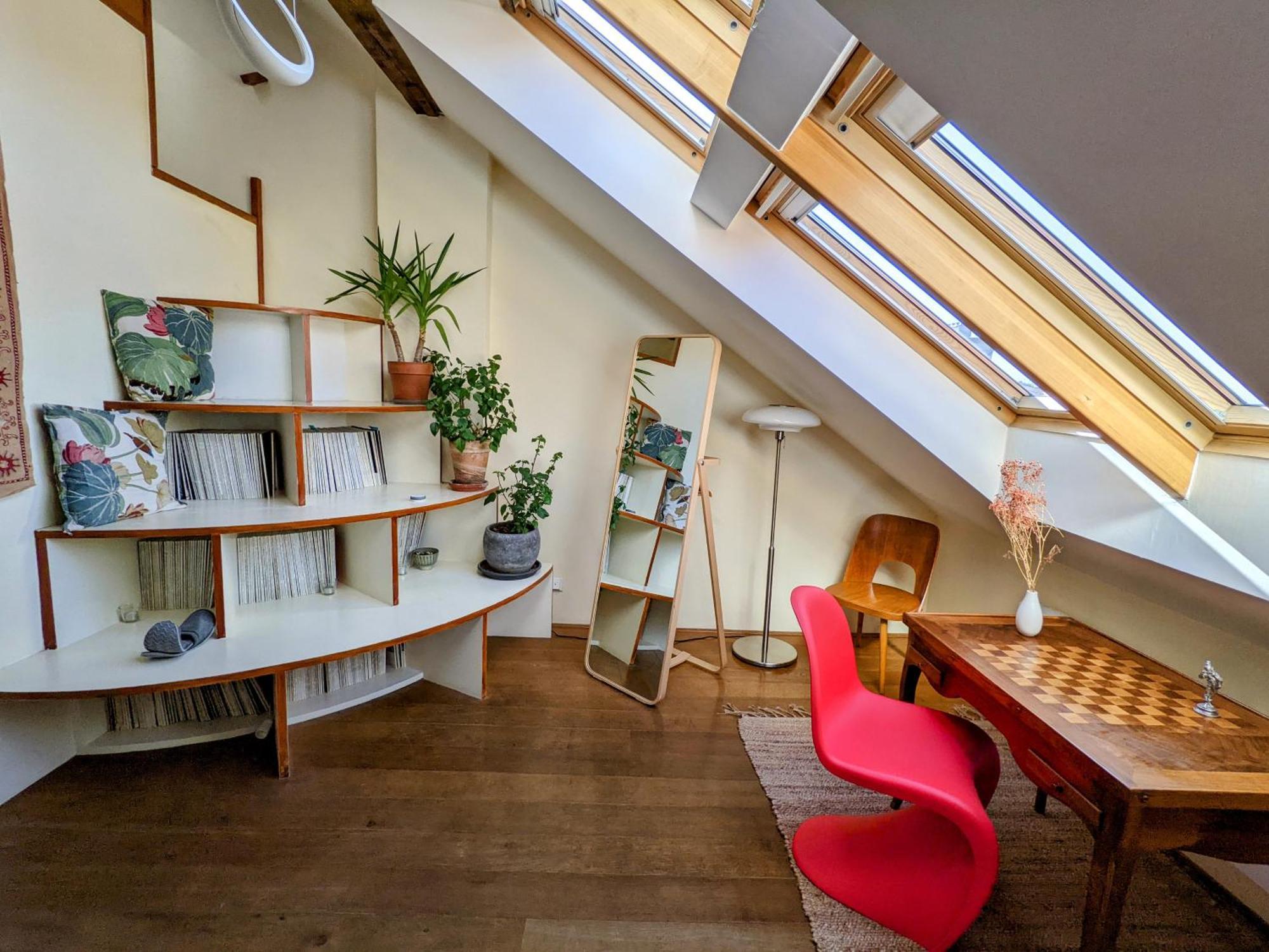 Guestrooms, Rooftop With Garden, Spacious Living Room, Character And Fireplace Praga