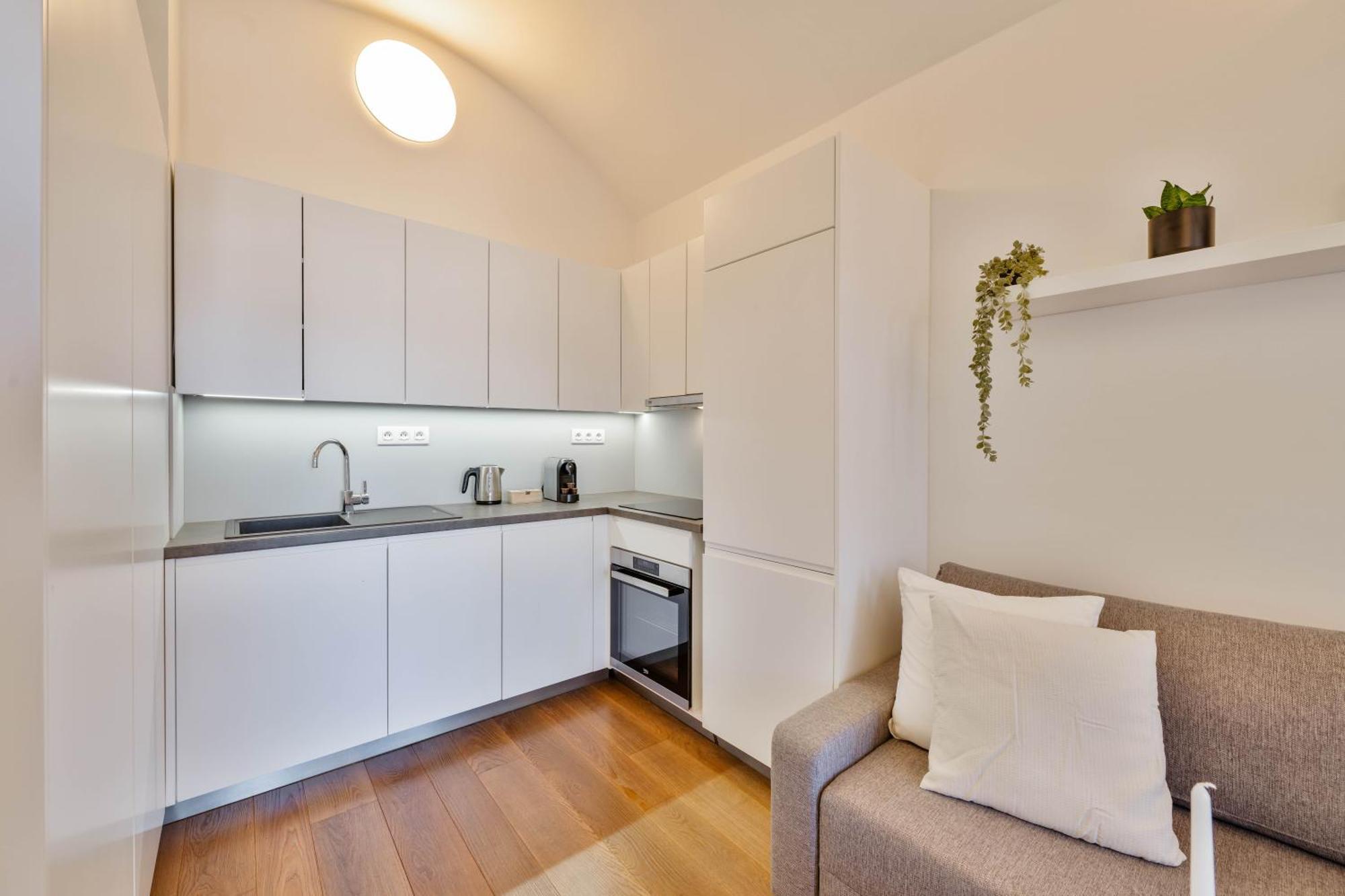 Elegant With Terrace & Bike Path