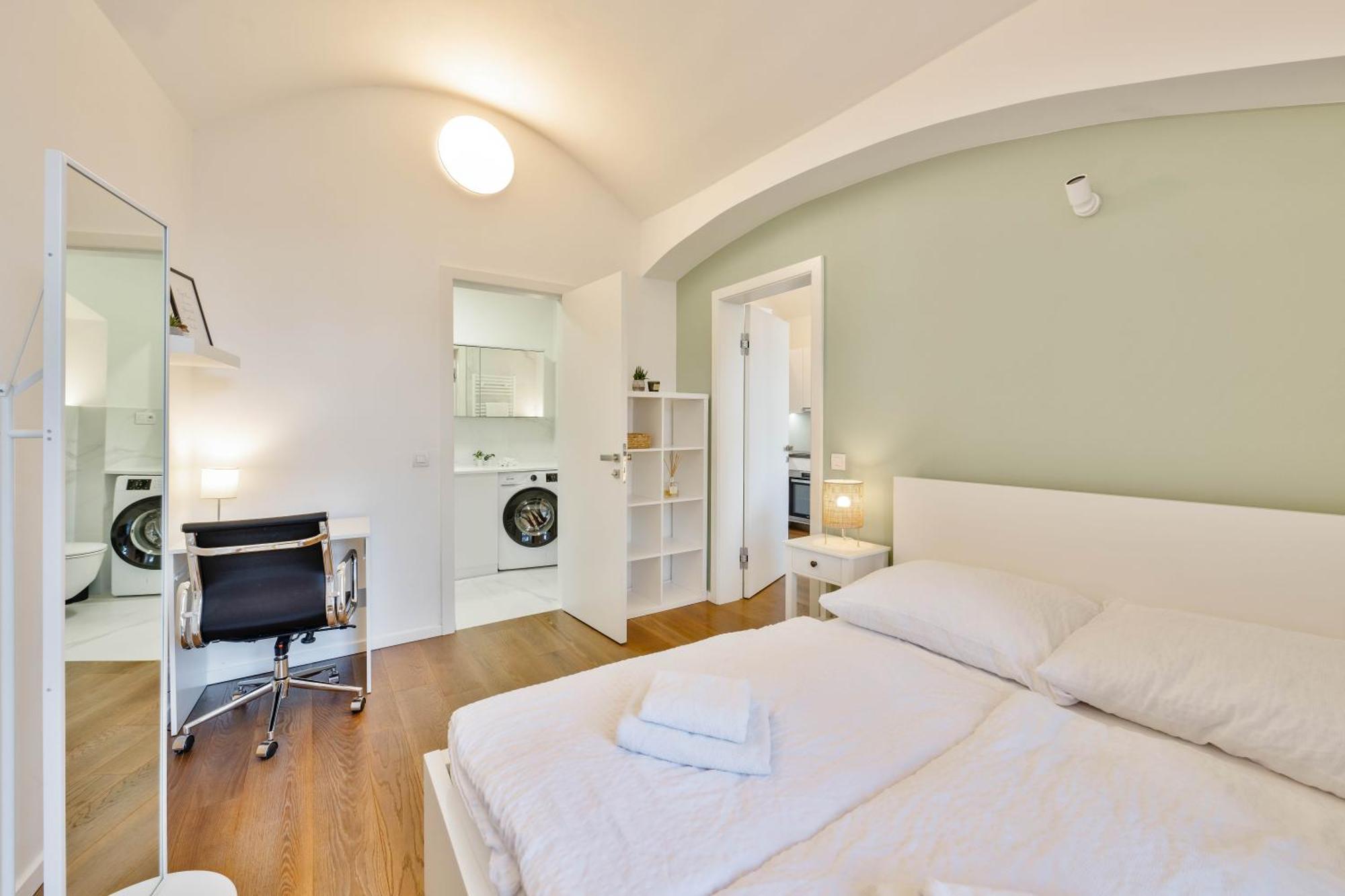 Elegant With Terrace & Bike Path * Praga