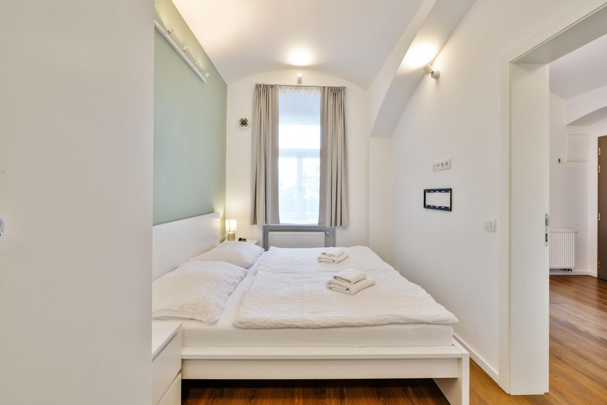 Elegant With Terrace & Bike Path Apartamento Praga
