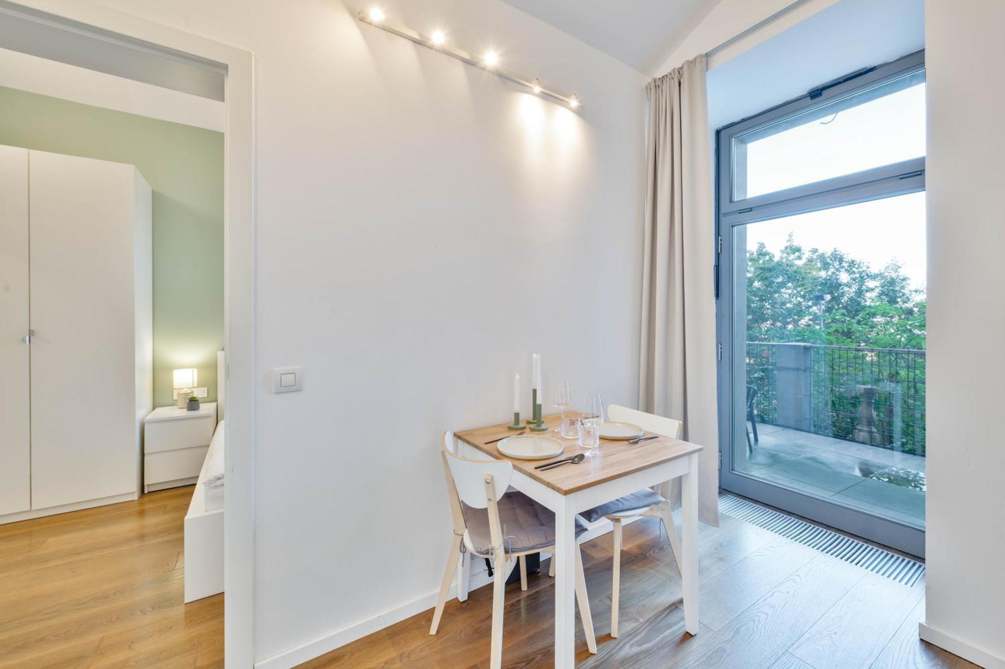 Elegant With Terrace & Bike Path Praga