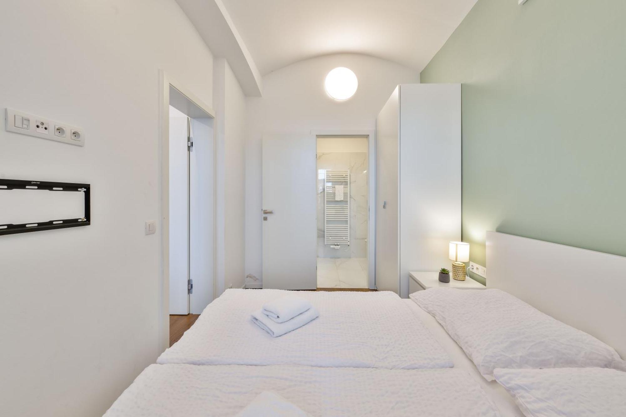 Elegant With Terrace & Bike Path Apartamento Praga