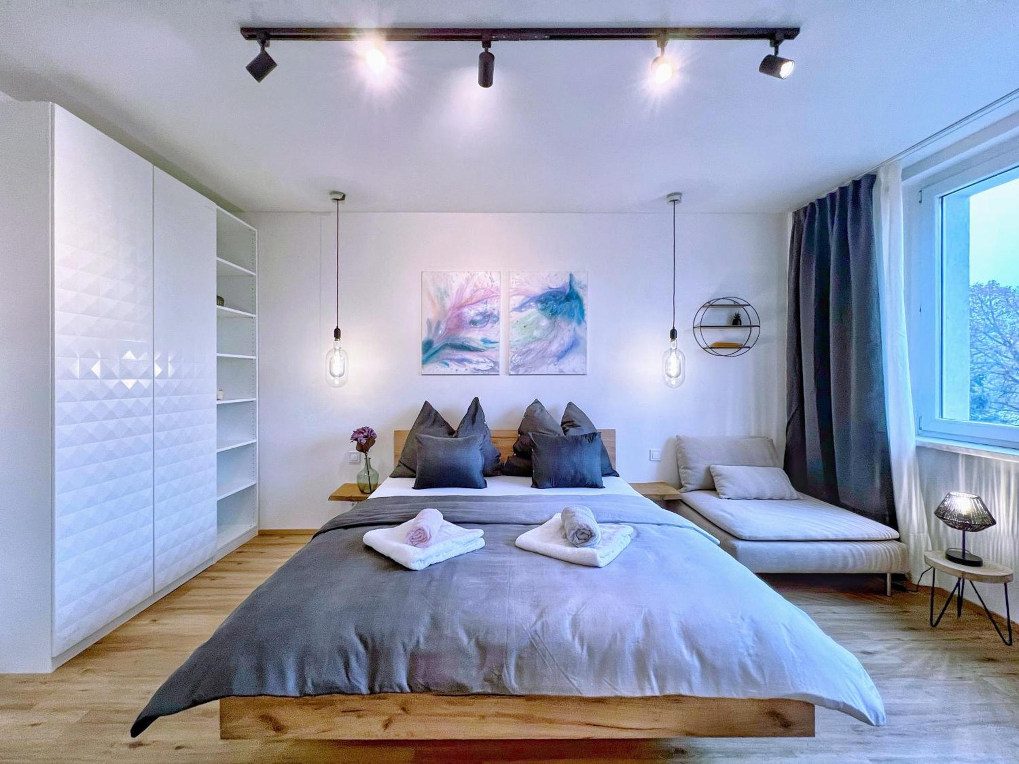 Jana's Wow Apt, 3 Room, Free Parking, 15'airpt, 25'city Apartment Prag