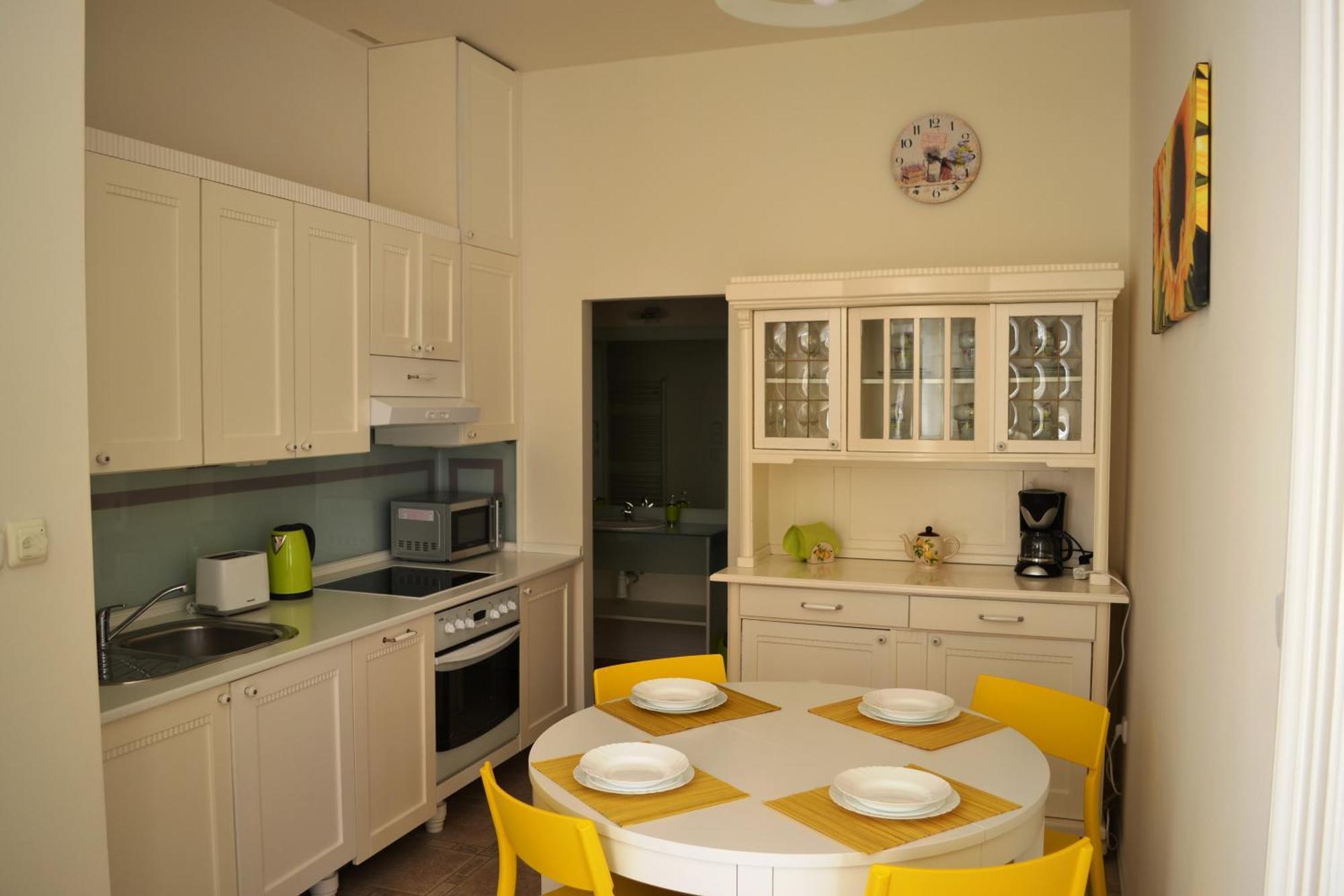 Sunflower 2bdr Flat By Ruterra Prague