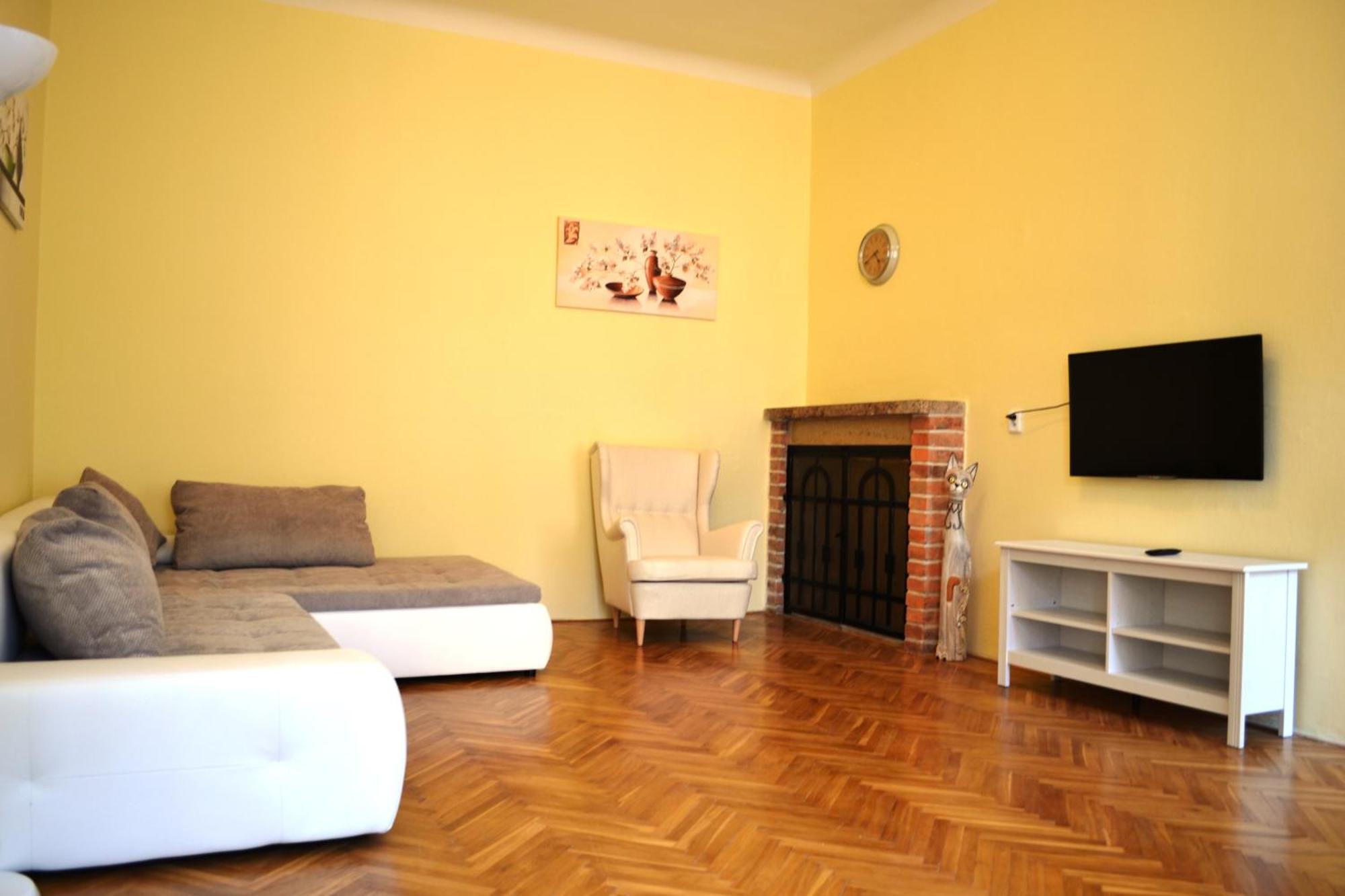 Sunflower 2bdr Flat By Ruterra * Prague
