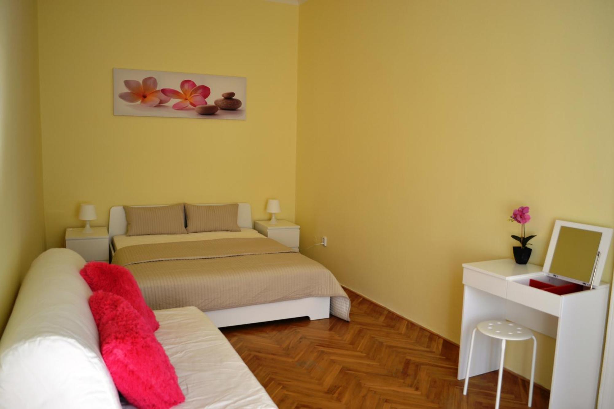 Sunflower 2bdr Flat By Ruterra * Prague