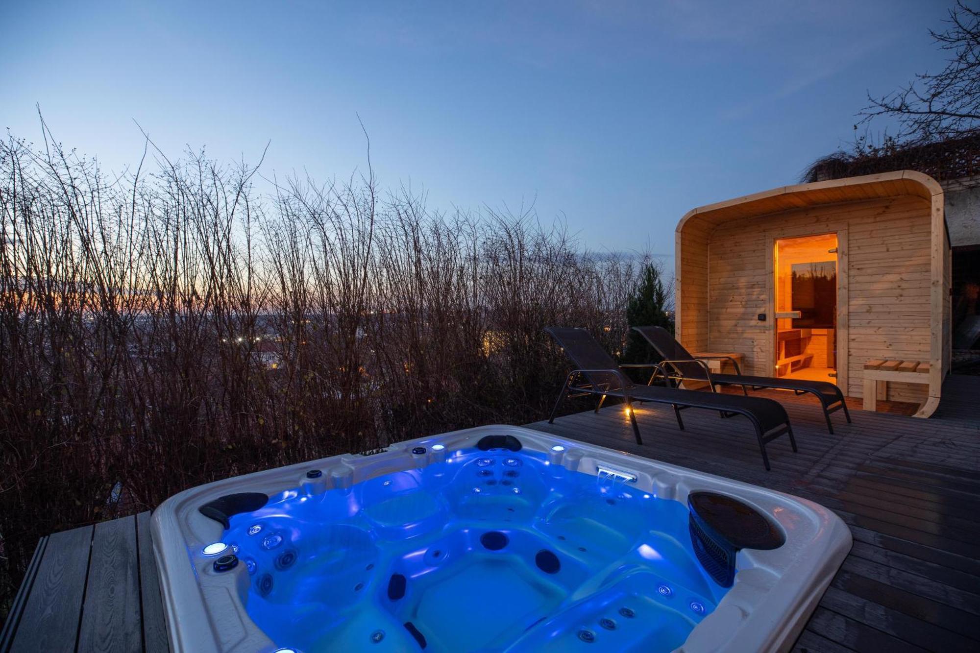 Airport Luxury & Prague