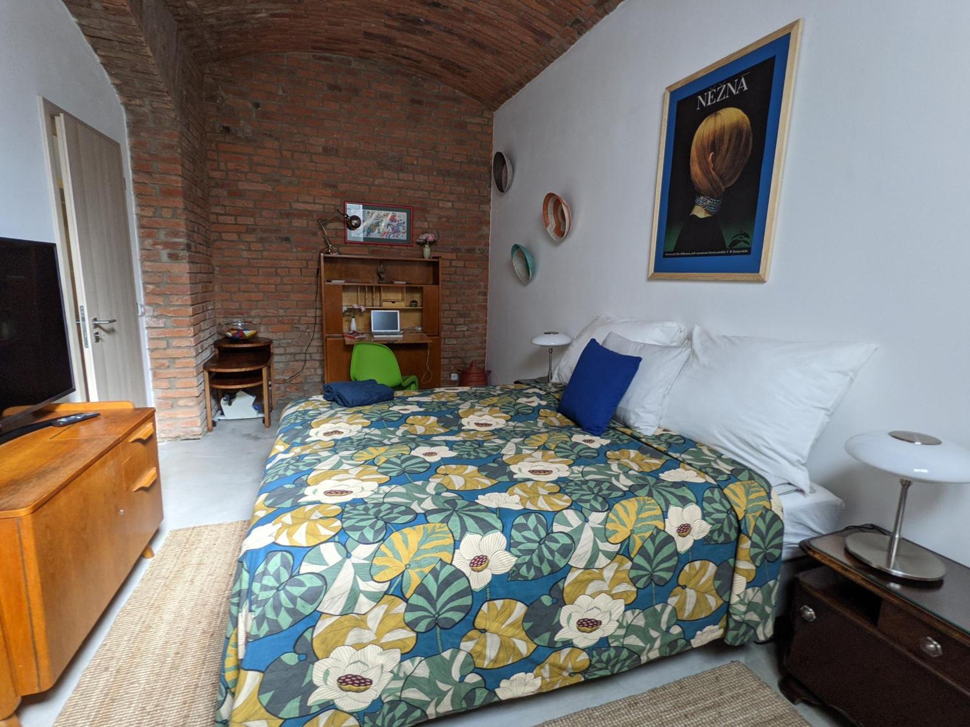 Appartement Romantic And Atypical In Prague's Montmartre