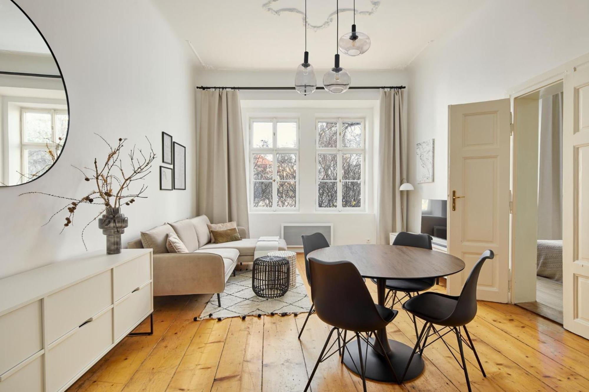 Days - Old Town Square Apartment Prague