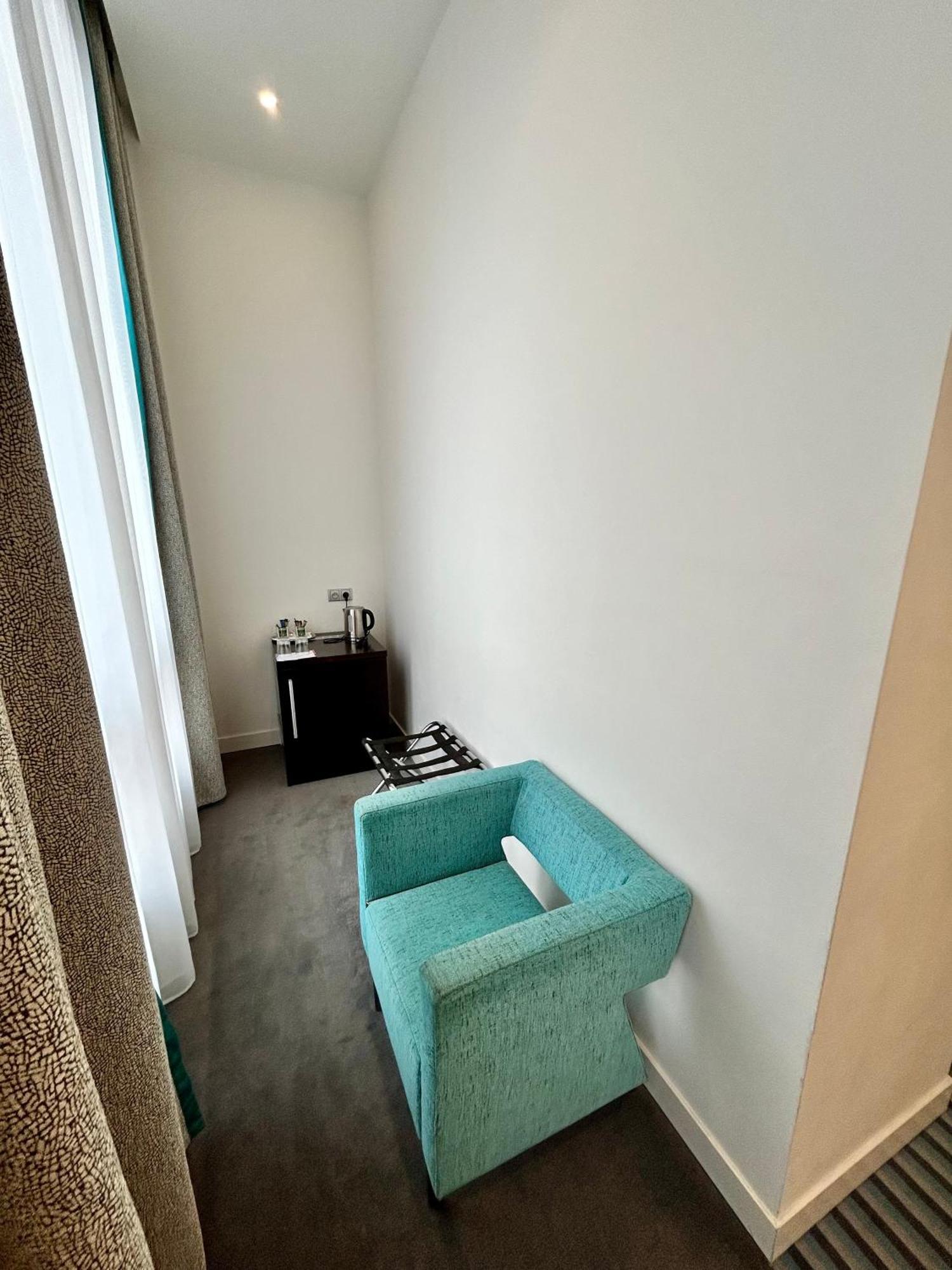 Red & Blue Design Hotel 4*