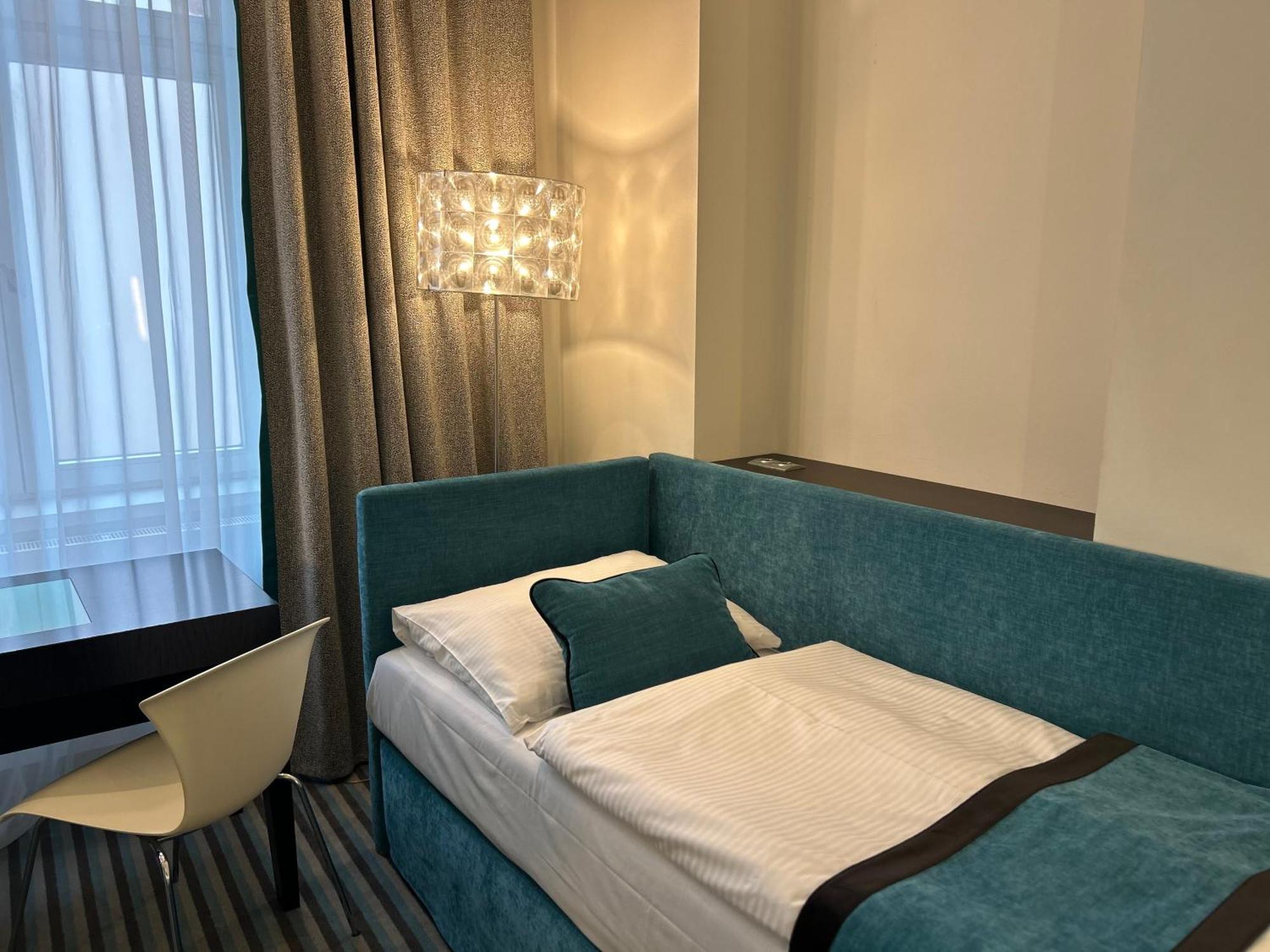 Red & Blue Design Hotel