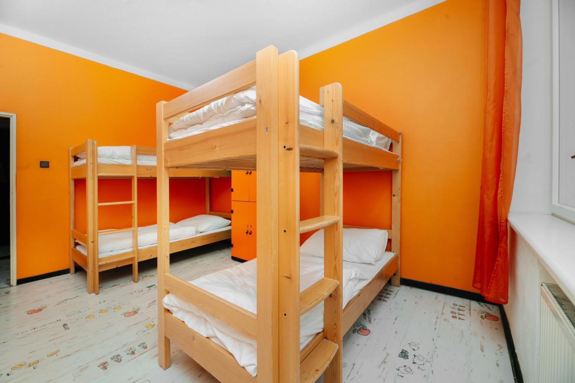 Benedikt Center Hostel *