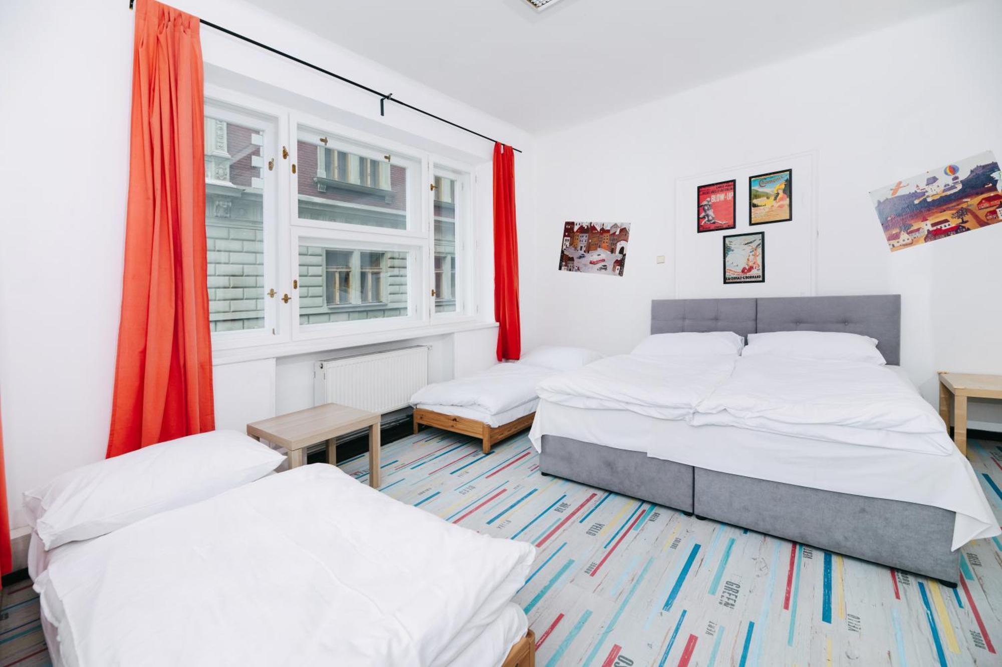 Benedikt Center Hostel *