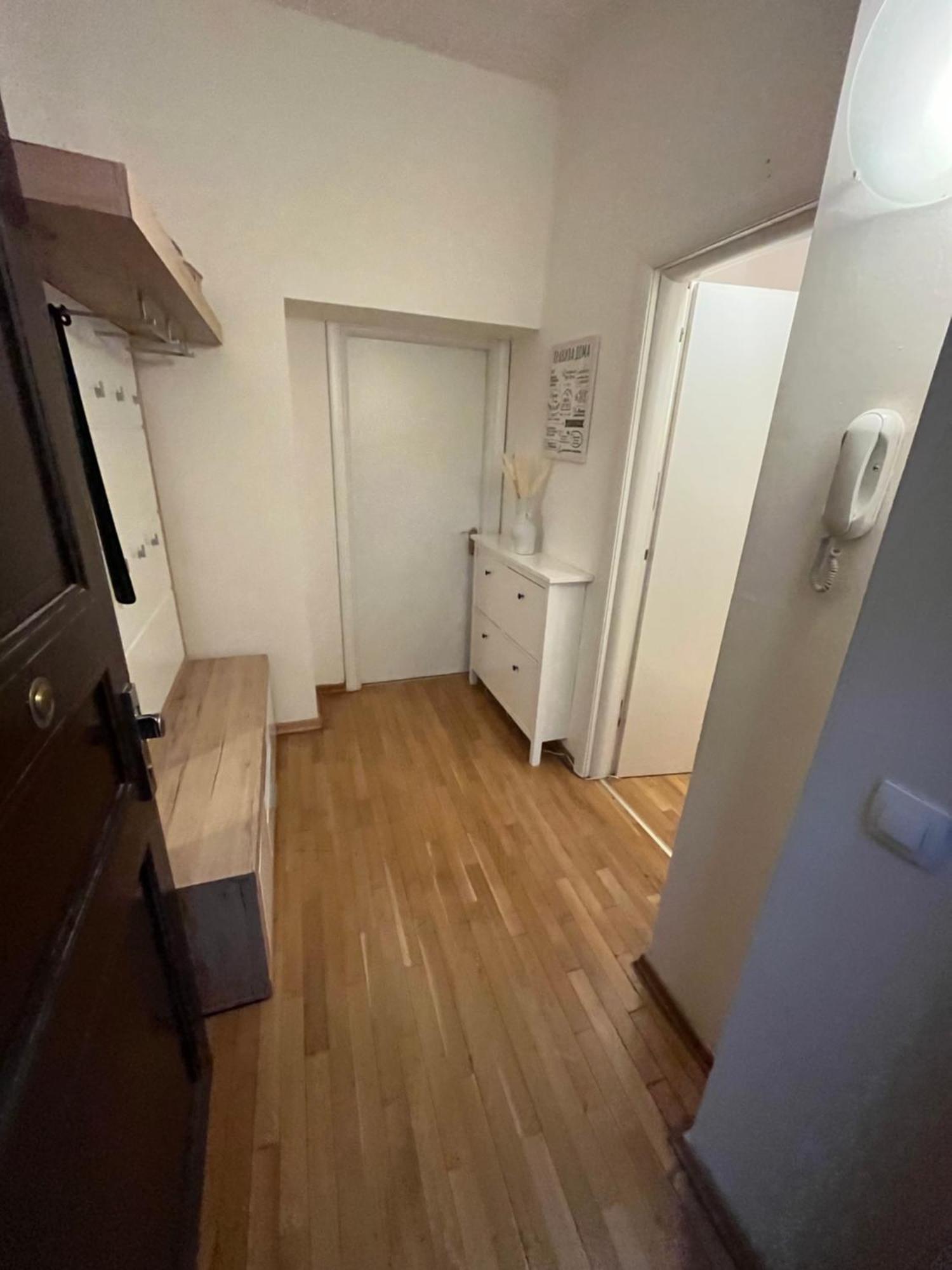 The Moon Apartment, Old Town Apartment *