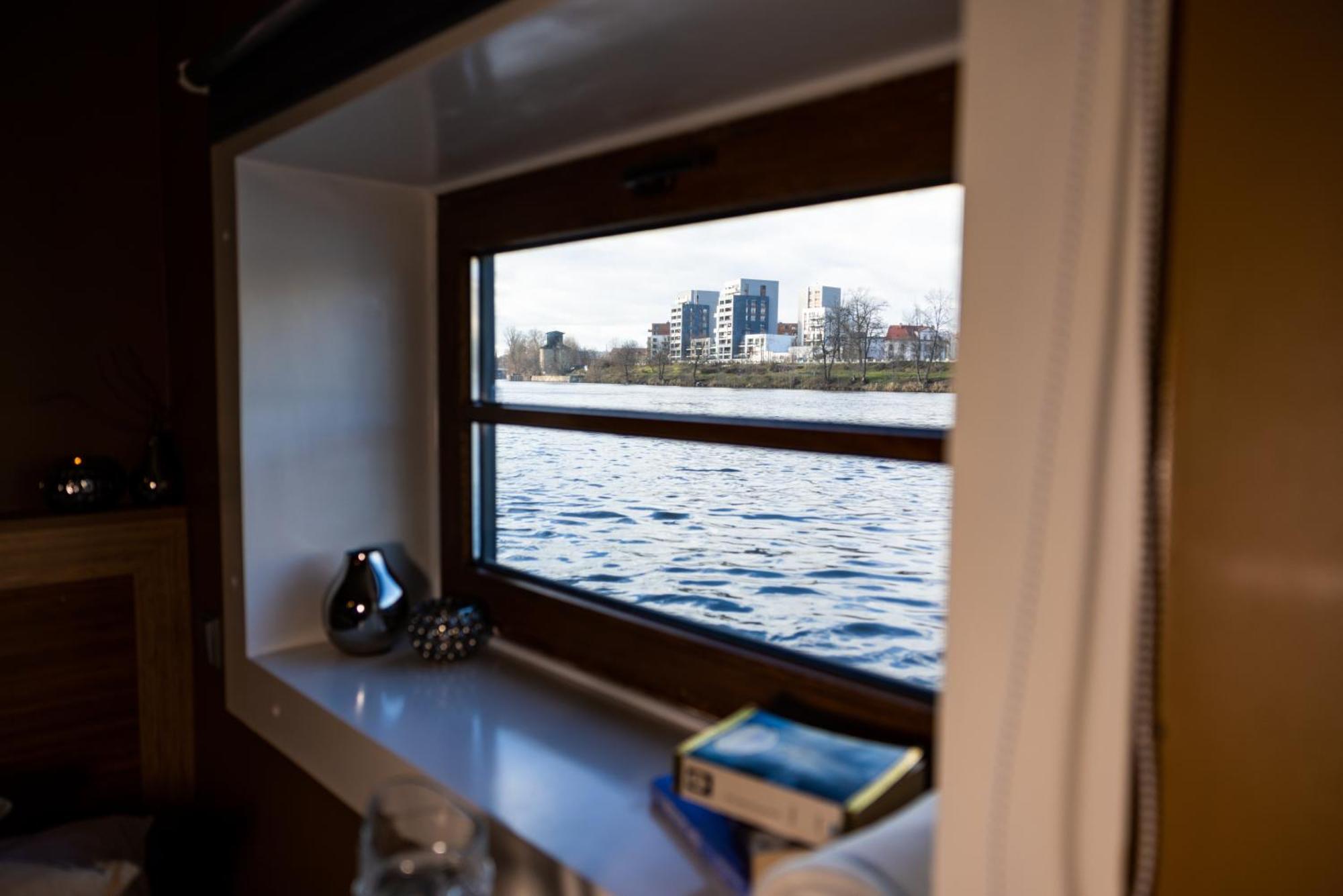 Marina Bateau-hôtel 2*