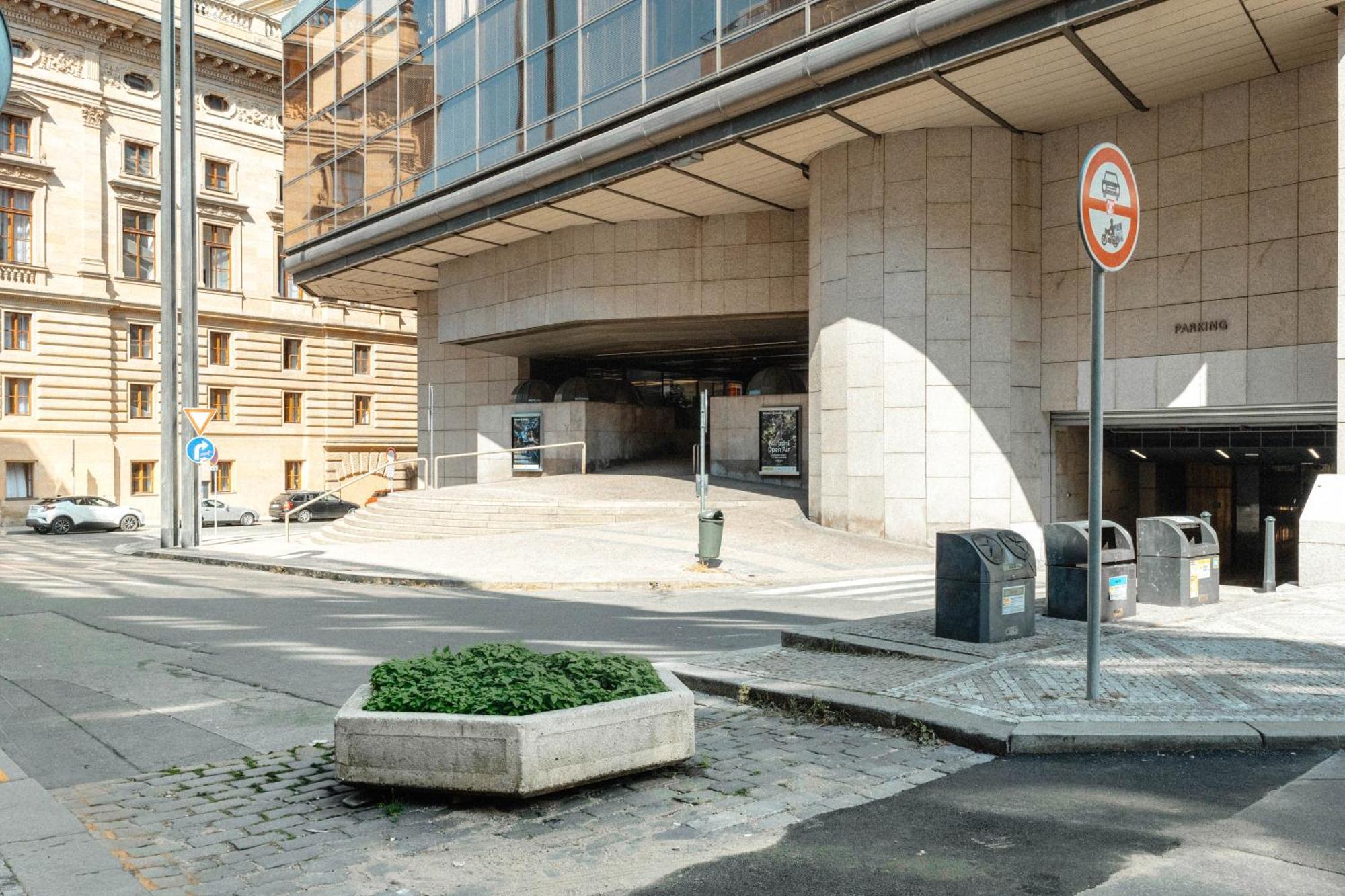 Downtown 2bd Riverside Near Dancing House Praga