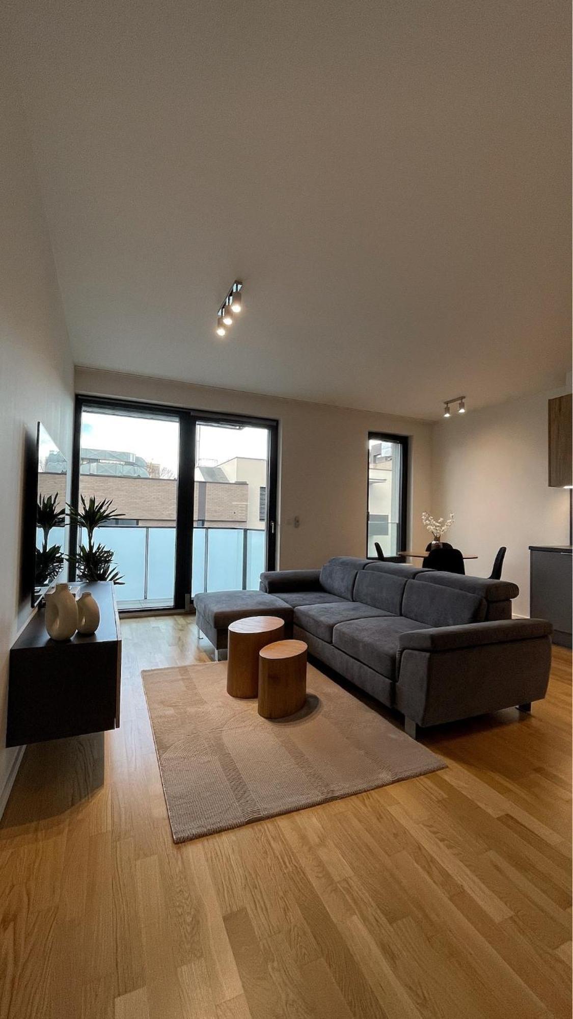 Modern Stylish With Private Garage Daire
