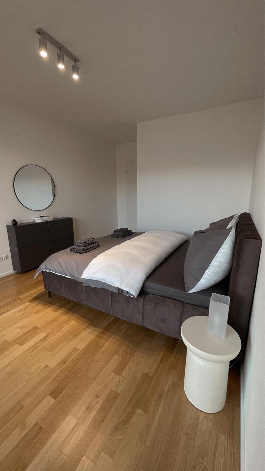 Modern Stylish With Private Garage Daire
