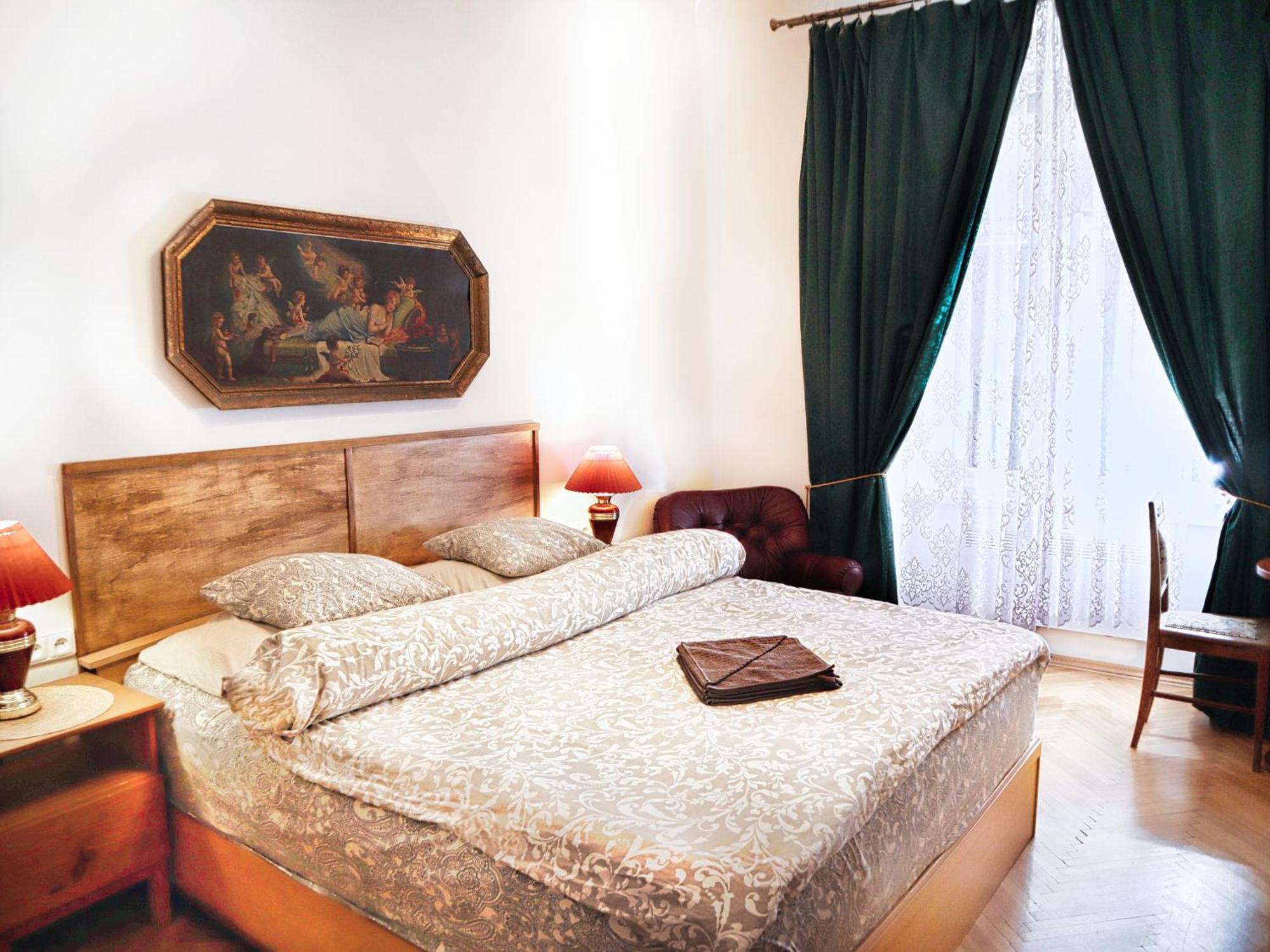 Homestay & Parking Assistance