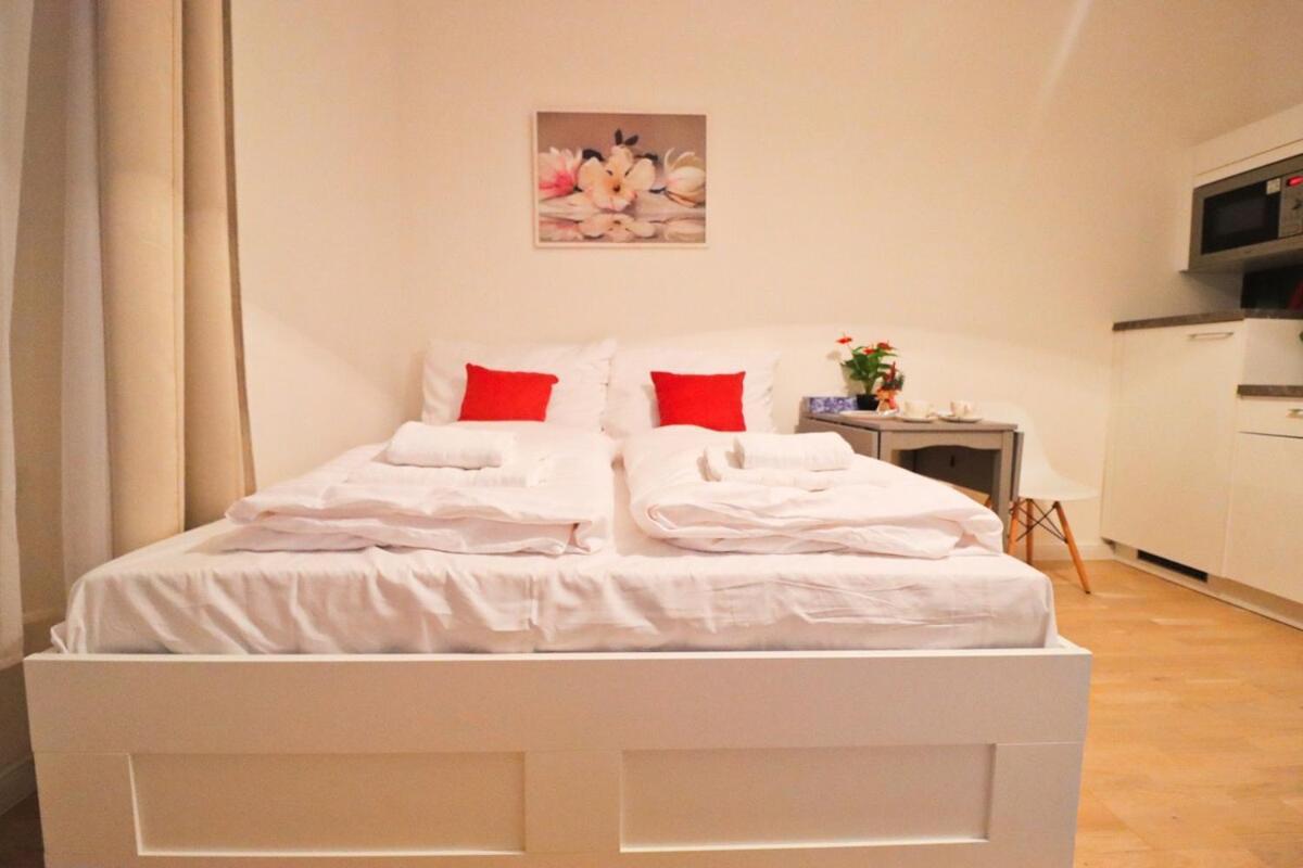Spacious In The Center Of Apartment *