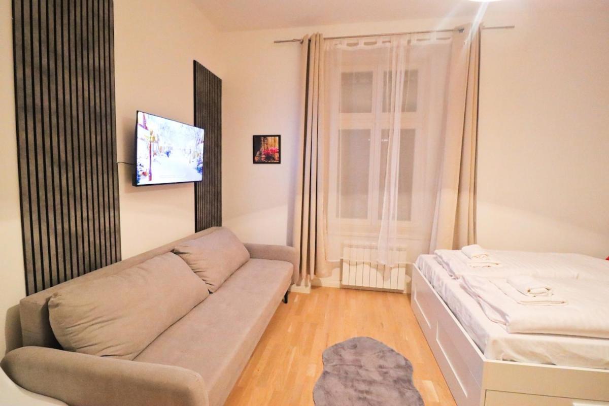 Spacious In The Center Of Apartment
