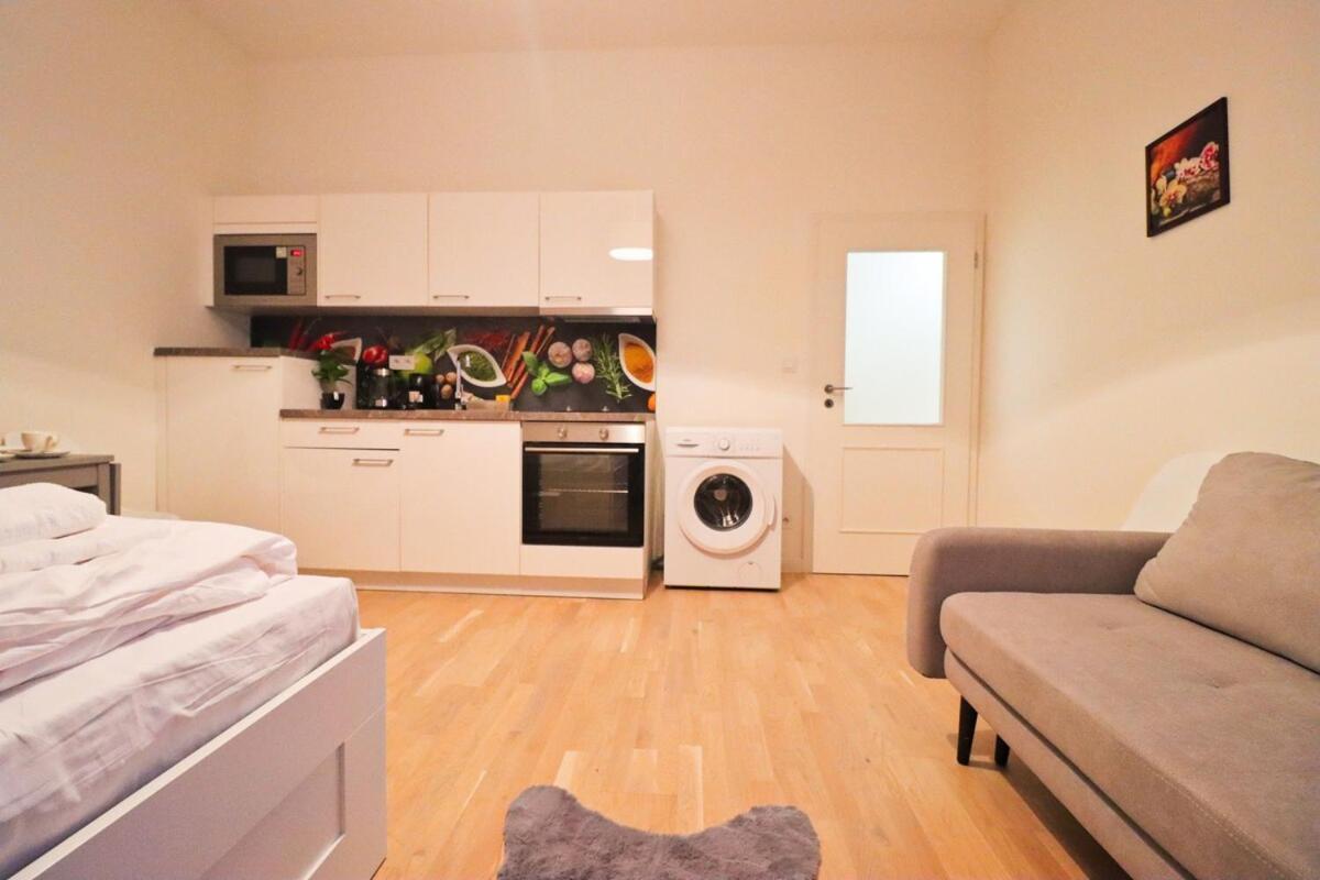 Spacious In The Center Of Apartment *