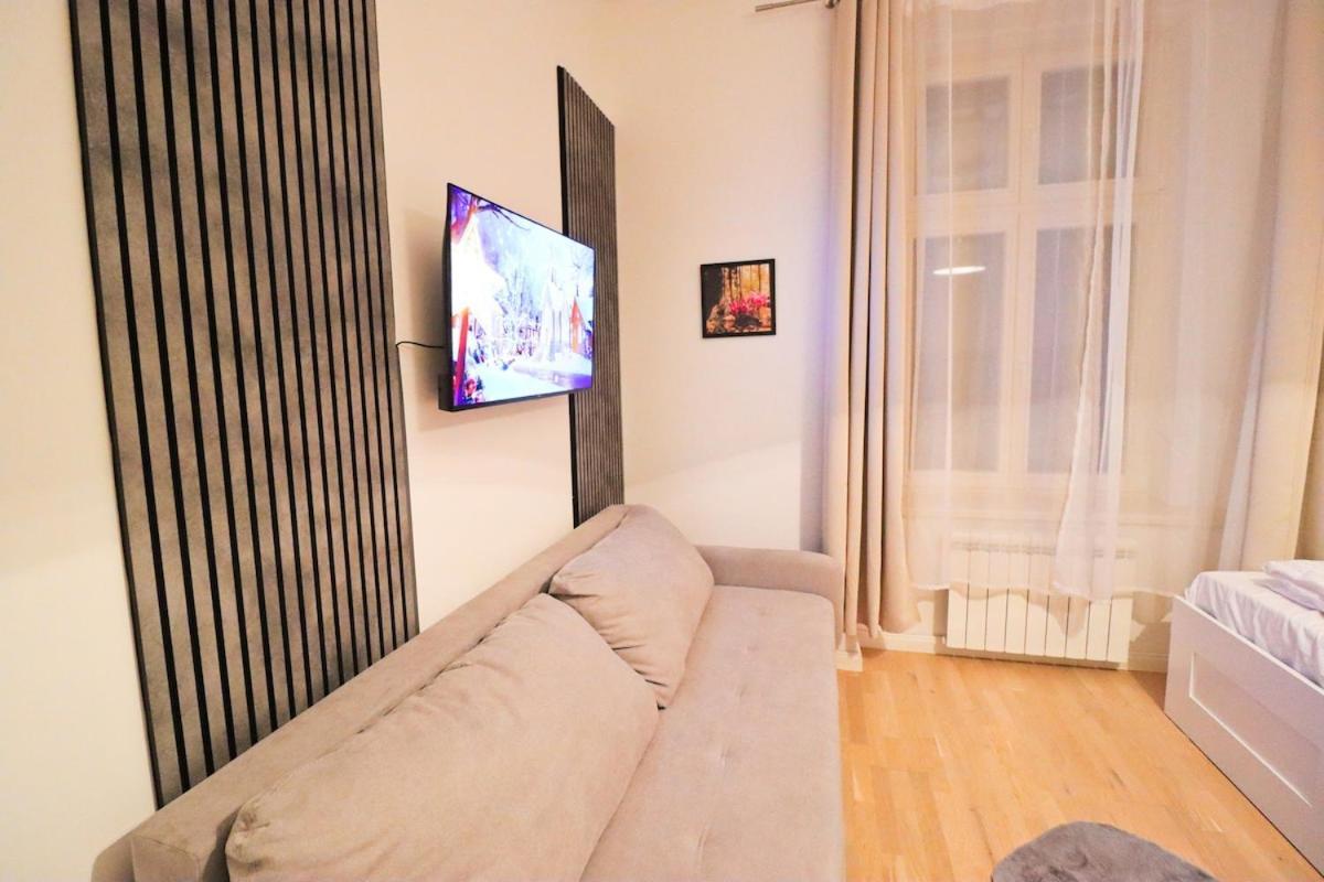 Spacious In The Center Of *