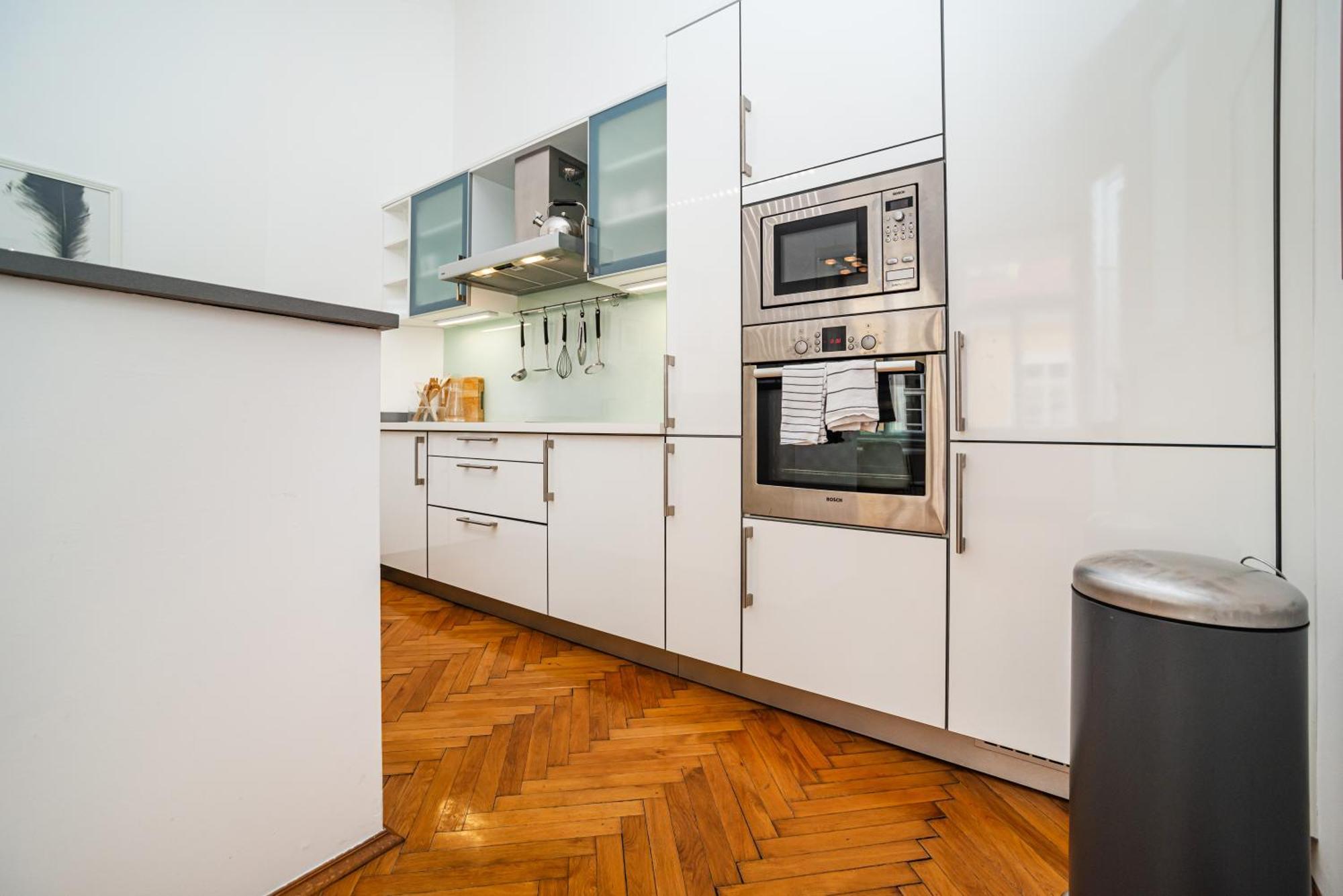Spacious Two-bedroom In Old Town Apartment Prague