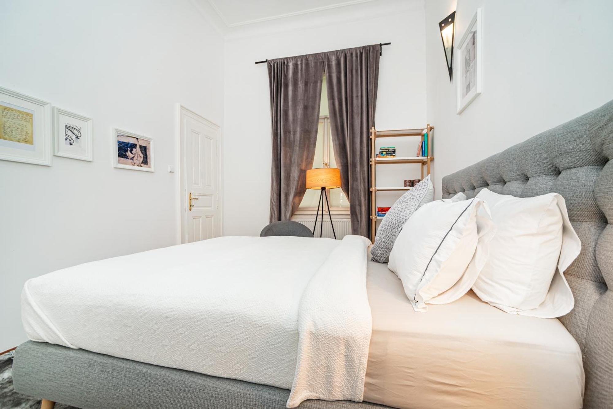 Spacious Two-bedroom In Old Town Prague