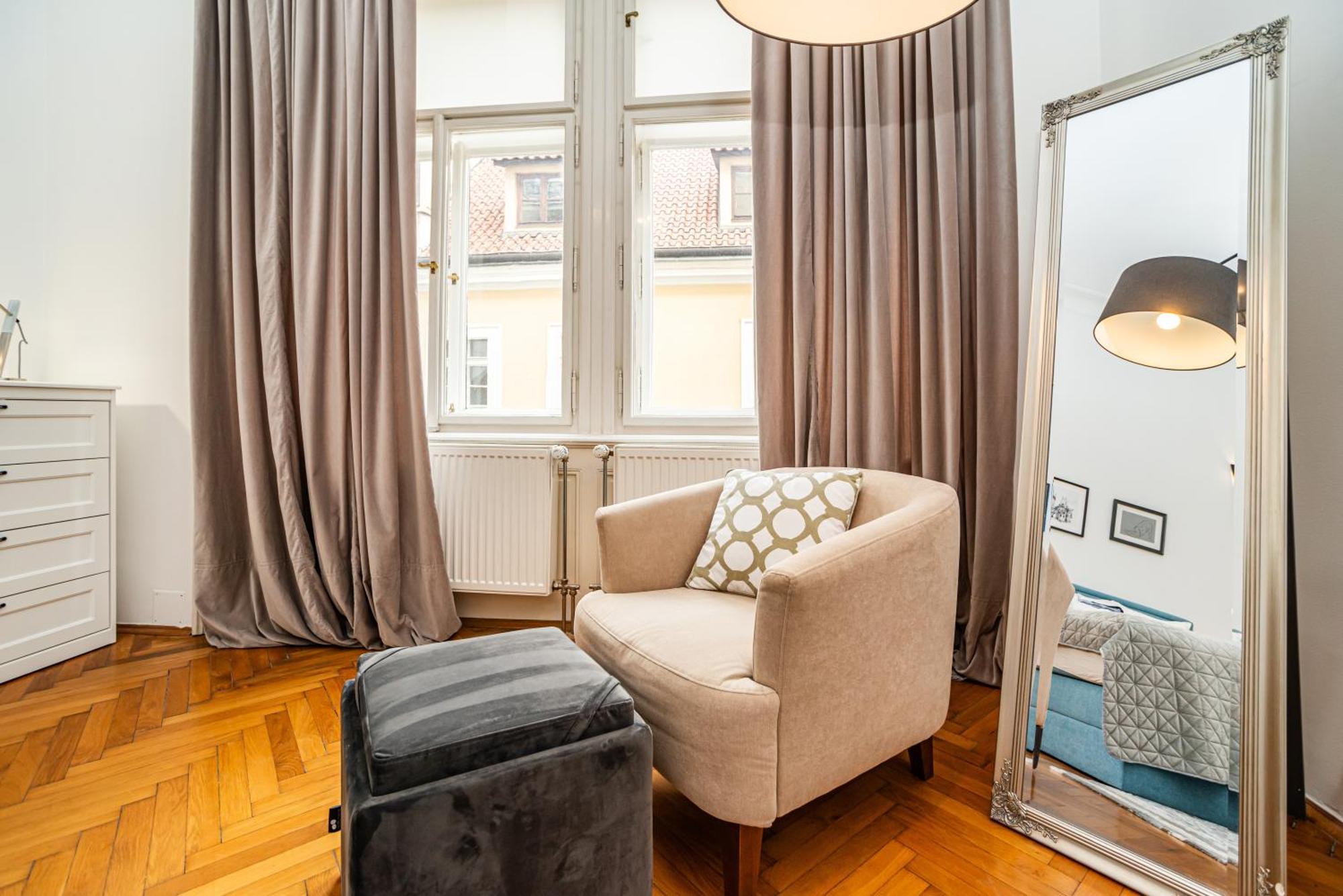 Spacious Two-bedroom In Old Town Apartment Prague